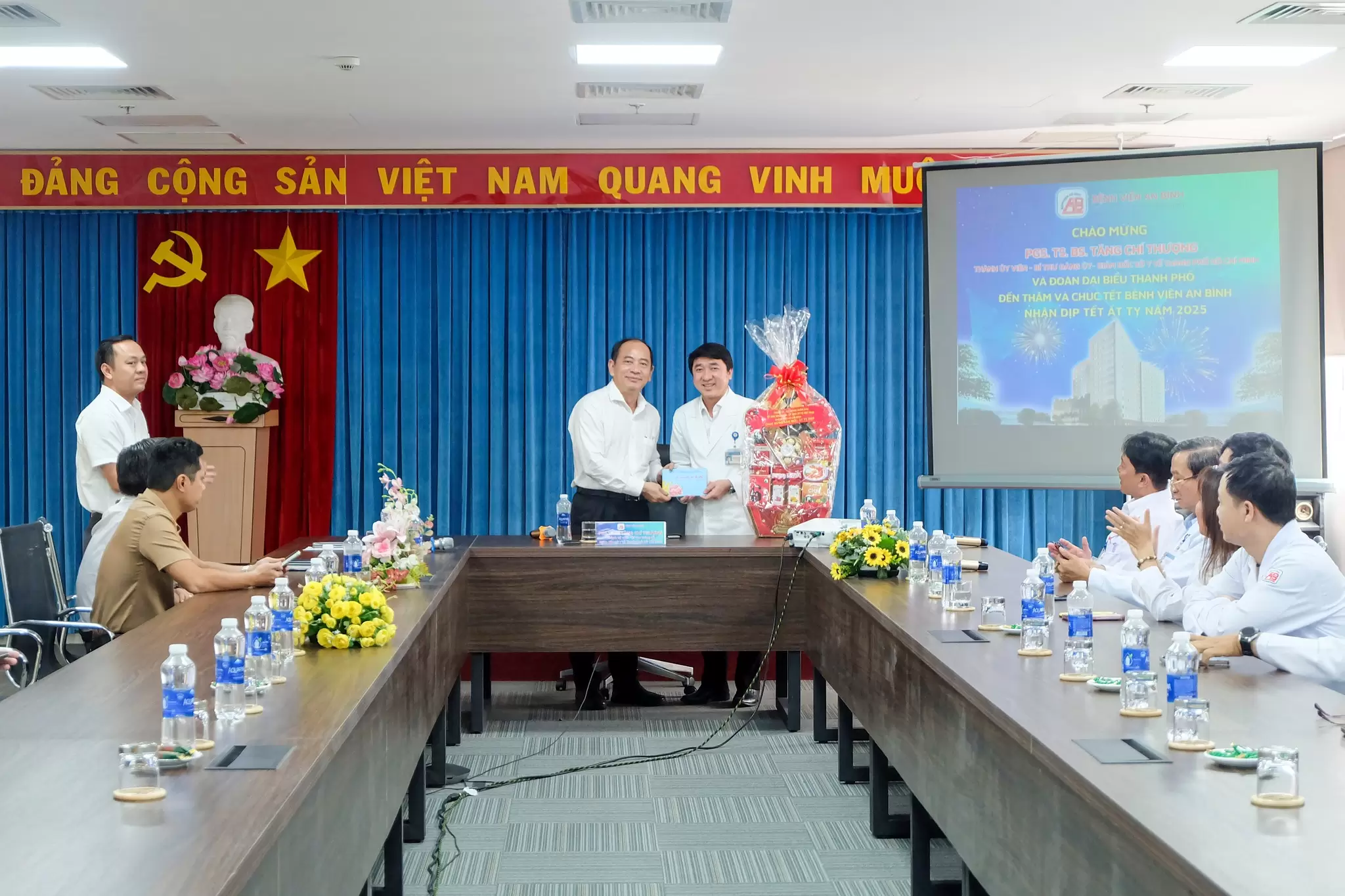 Đoàn Đại biểu Thành phố Hồ Chí Minh đến thăm và chúc tết ất tỵ 2025 tại Bệnh viện An Bình
