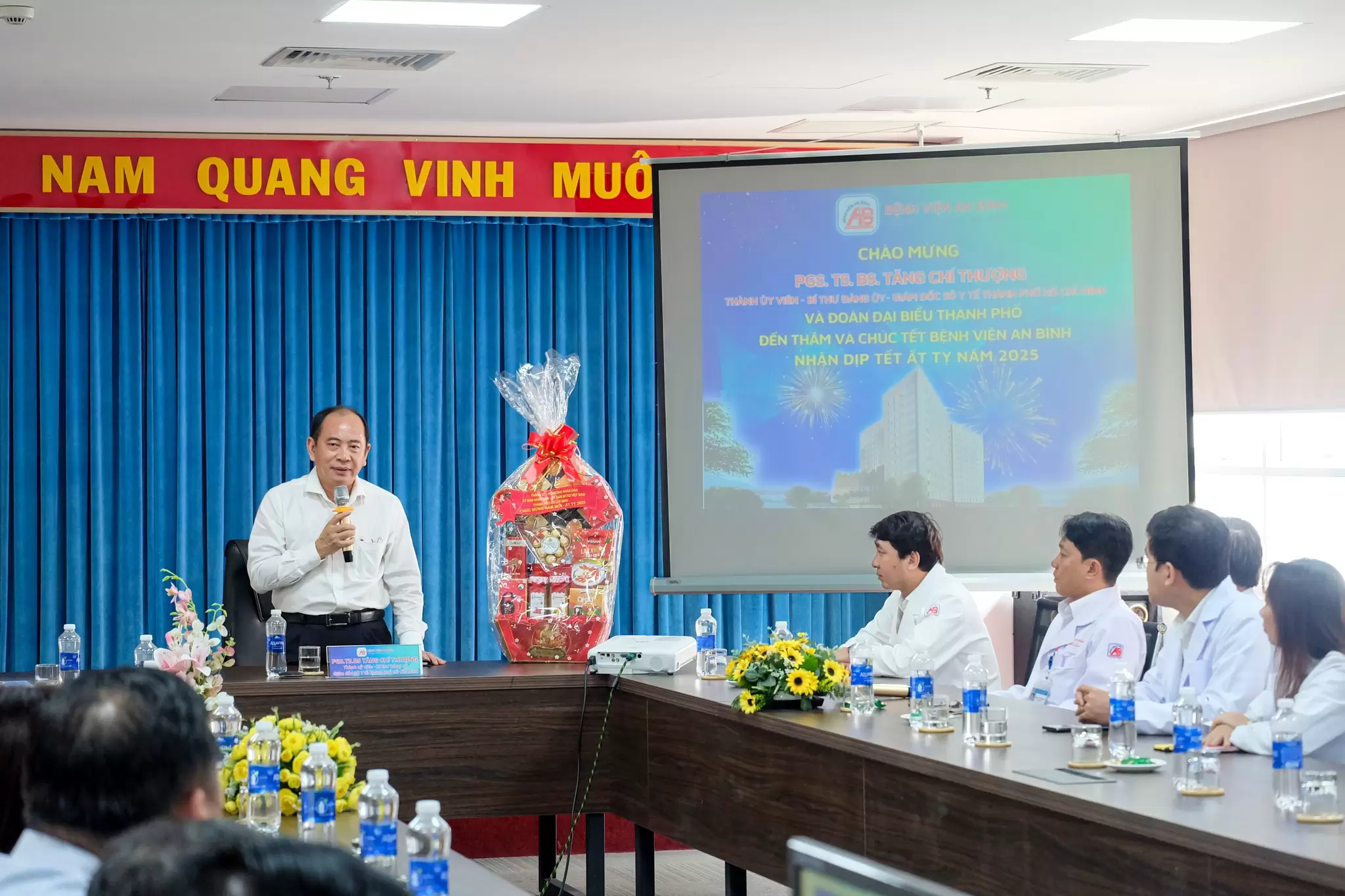 Đoàn Đại biểu Thành phố Hồ Chí Minh đến thăm và chúc tết ất tỵ 2025 tại Bệnh viện An Bình
