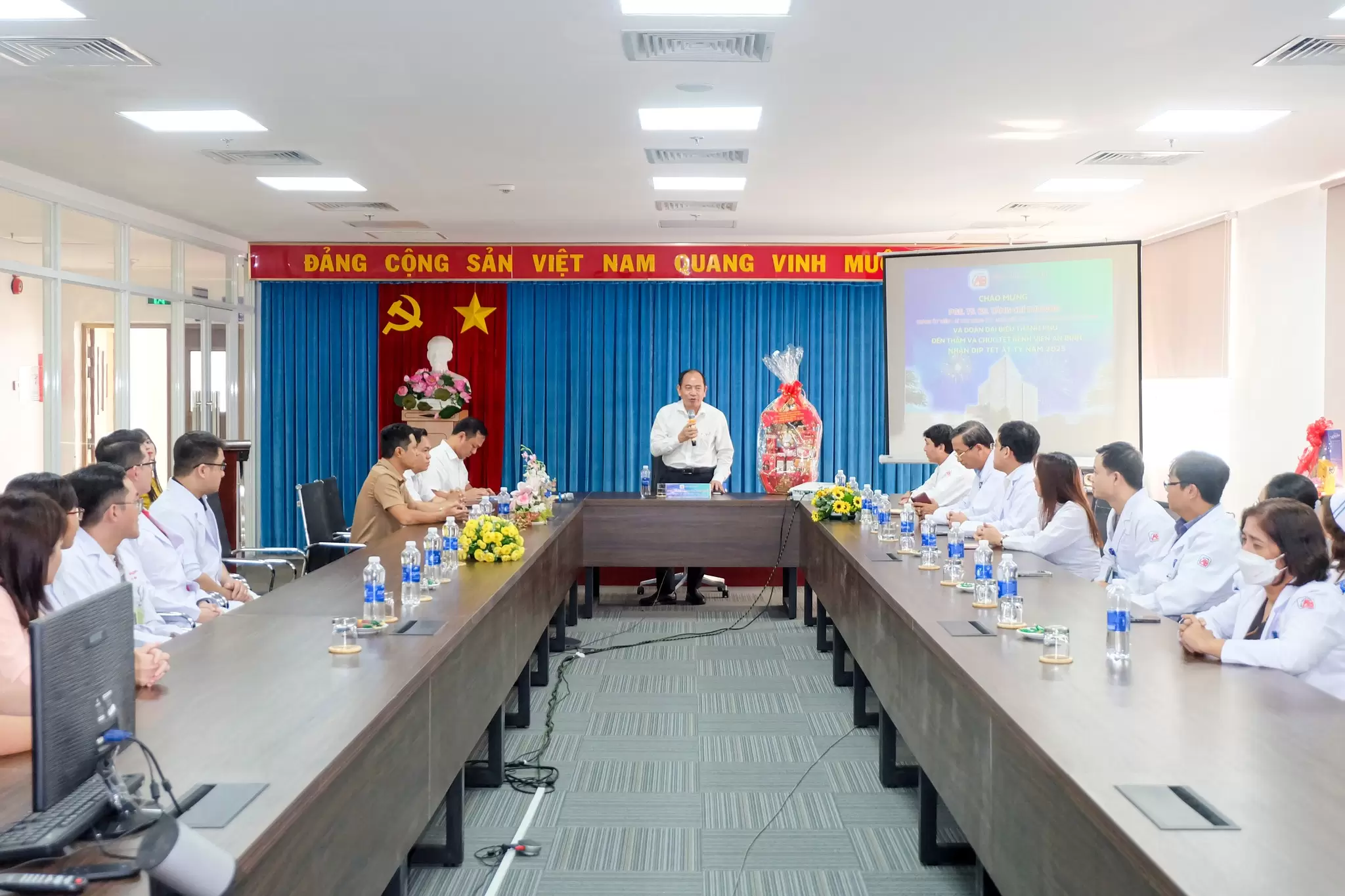 Đoàn Đại biểu Thành phố Hồ Chí Minh đến thăm và chúc tết ất tỵ 2025 tại Bệnh viện An Bình