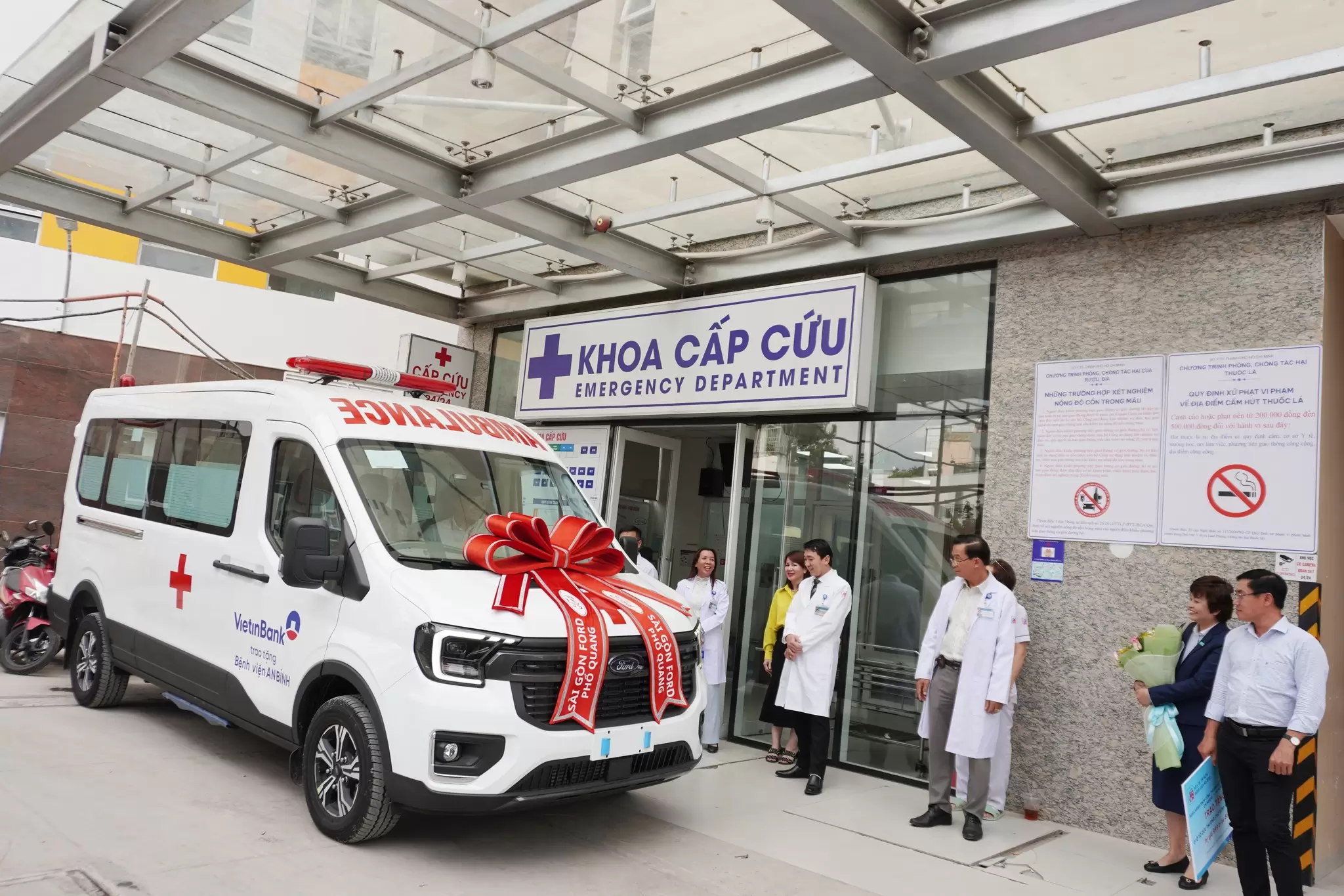 BỆNH VIỆN AN BÌNH TIẾP NHẬN XE CỨU THƯƠNG DO VIETINBANK TRAO TẶNG
