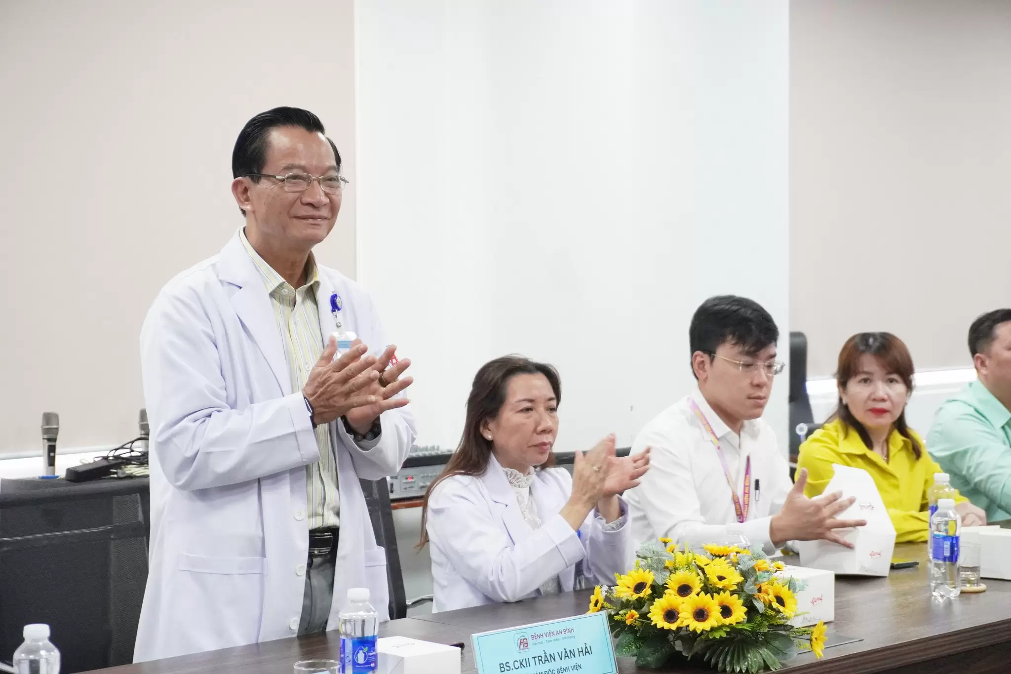 BỆNH VIỆN AN BÌNH TIẾP NHẬN XE CỨU THƯƠNG DO VIETINBANK TRAO TẶNG