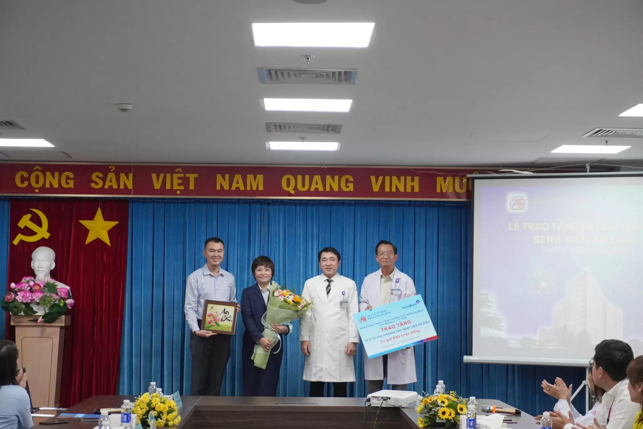 BỆNH VIỆN AN BÌNH TIẾP NHẬN XE CỨU THƯƠNG DO VIETINBANK TRAO TẶNG