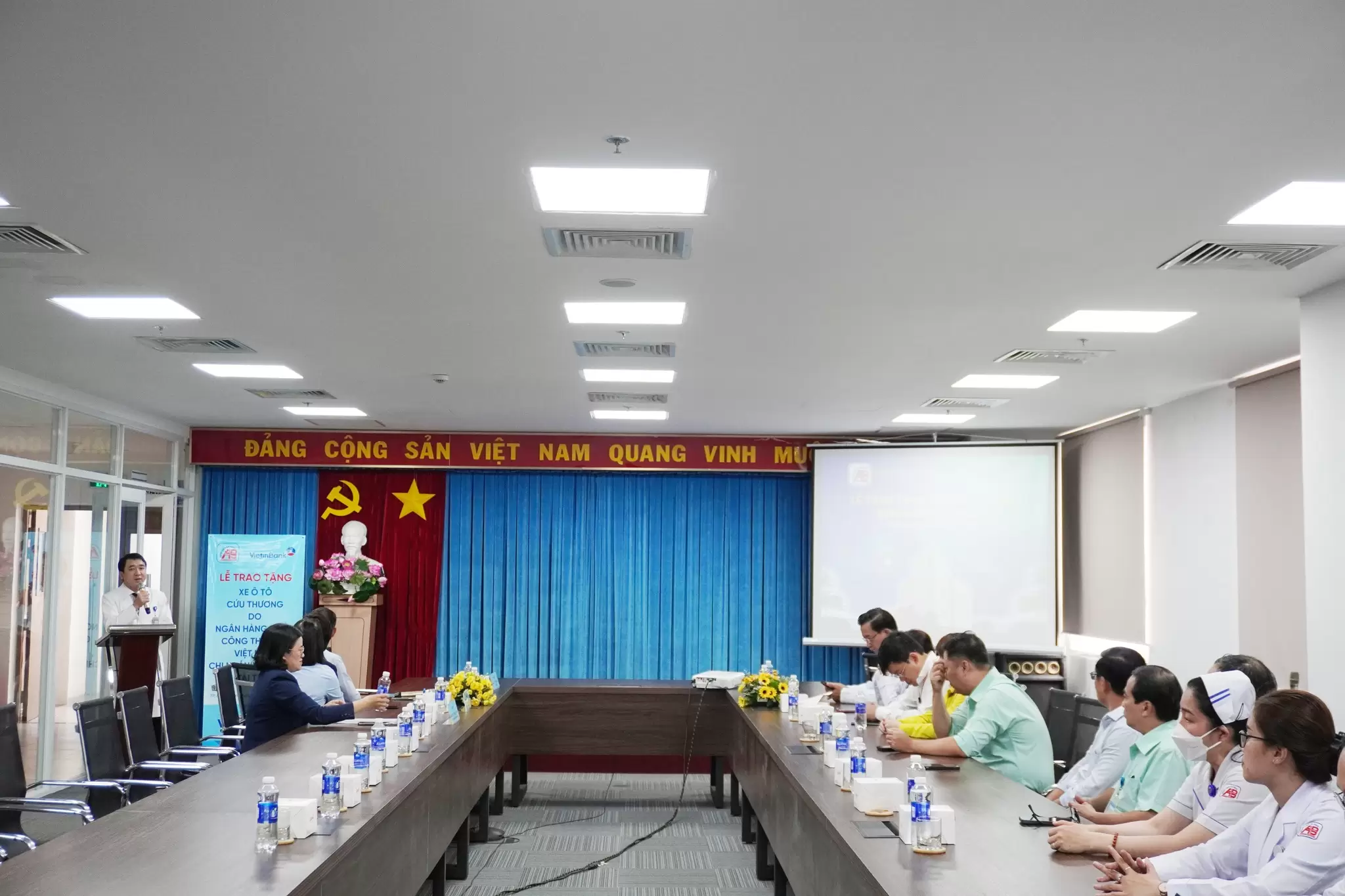 BỆNH VIỆN AN BÌNH TIẾP NHẬN XE CỨU THƯƠNG DO VIETINBANK TRAO TẶNG