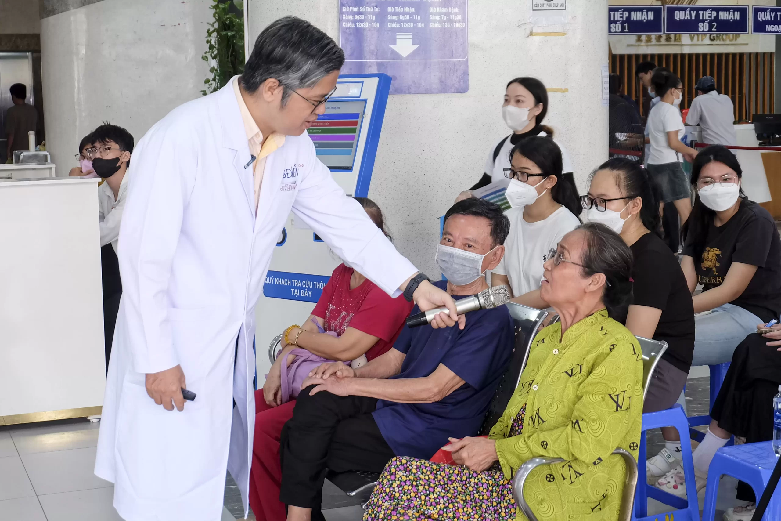 Sinh hoạt Câu lạc bộ Bệnh nhân, Khoa Nội Tim mạch và Khoa Dinh dưỡng với chủ đề: “Bệnh lý tăng huyết áp – Giảm muối vì sức khỏe“