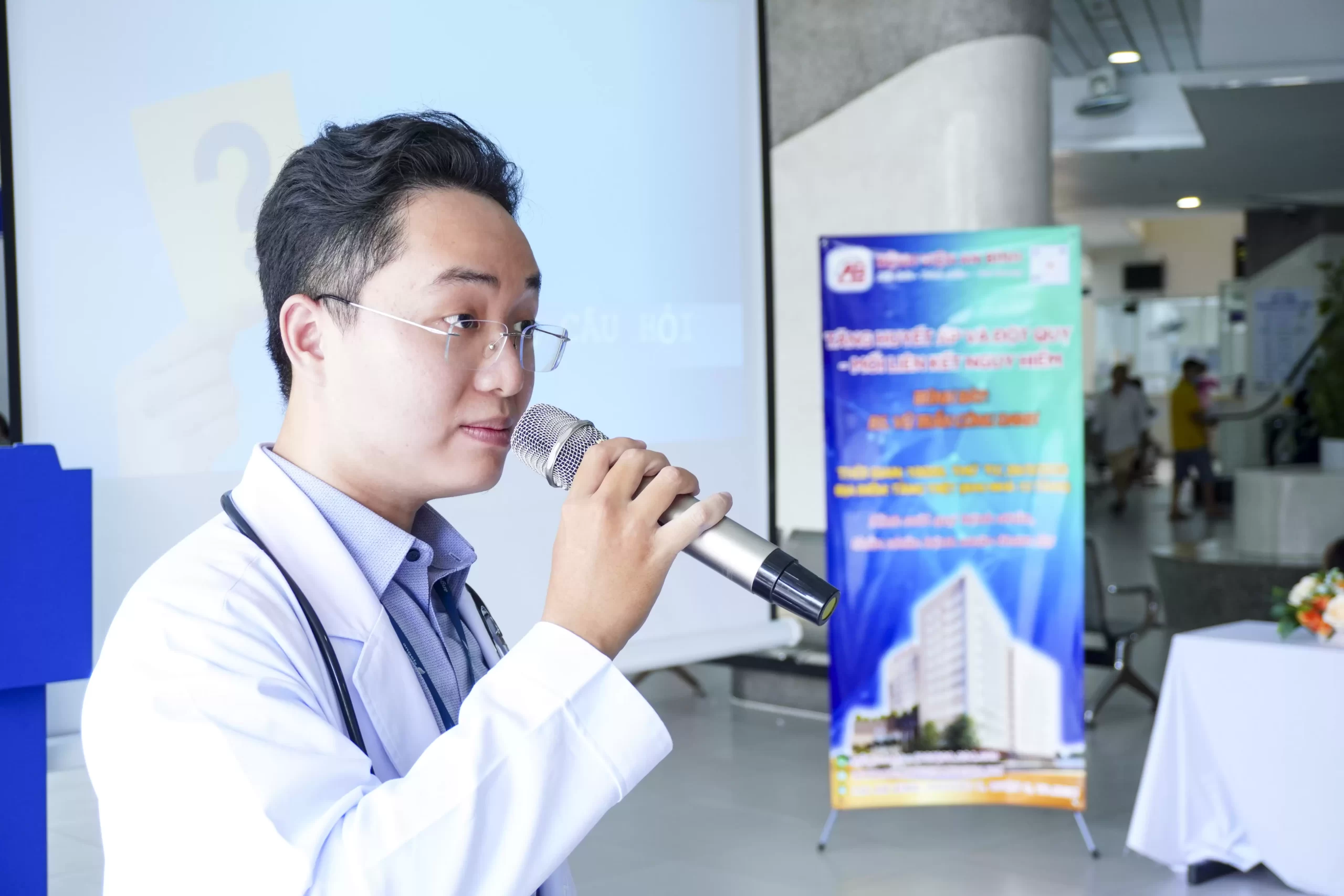 Sinh hoạt Câu lạc bộ Bệnh nhân Khoa Nội thần kinh – Chủ đề: “Tăng huyết áp và đột quỵ – Mối liên kết nguy hiểm”