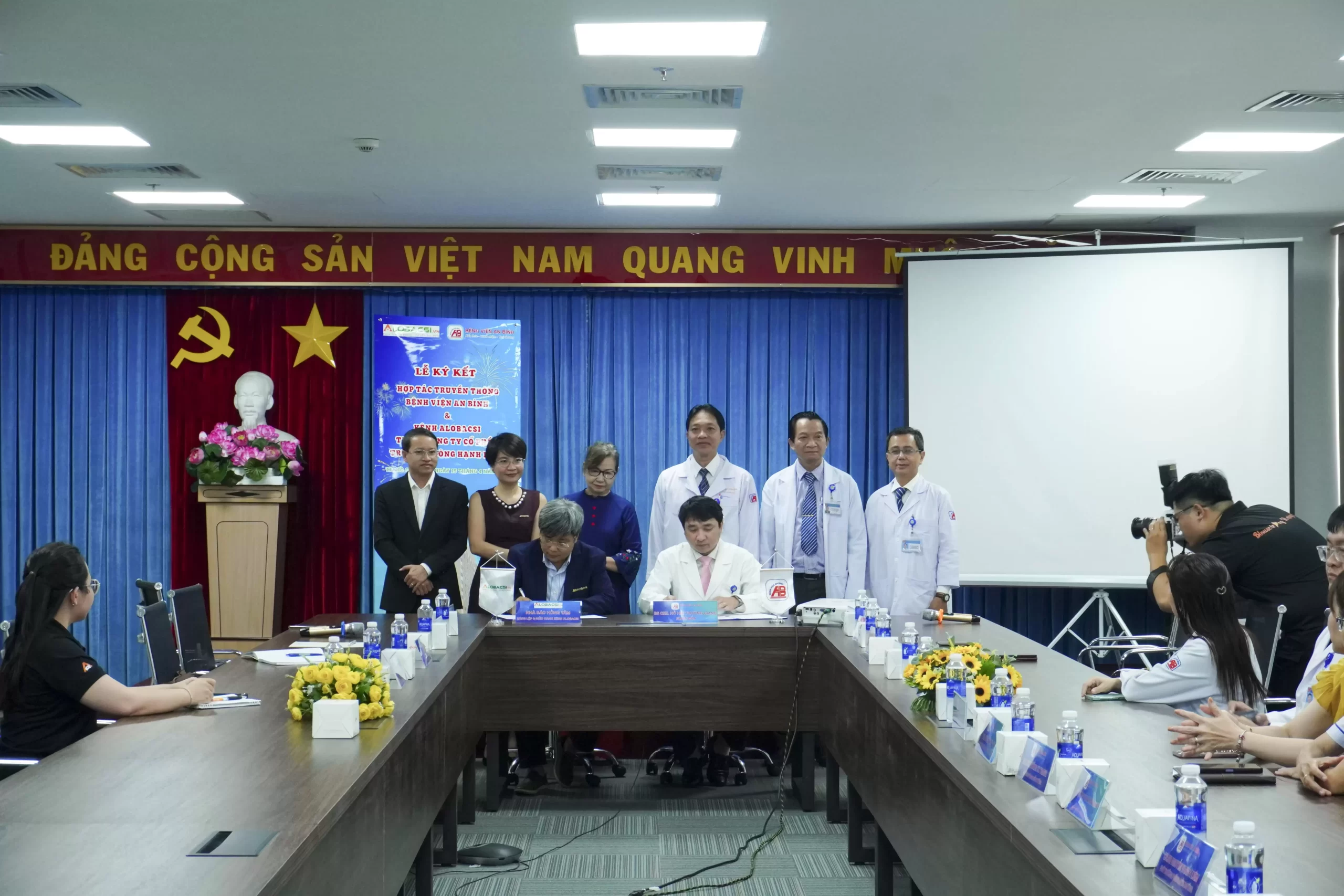 Bệnh viện An Bình và Kênh AloBacsi ký kết hợp tác truyền thông, nhấn mạnh chuyên ngành Ngôn ngữ trị liệu và điều trị phục hồi Đa chuyên ngành
