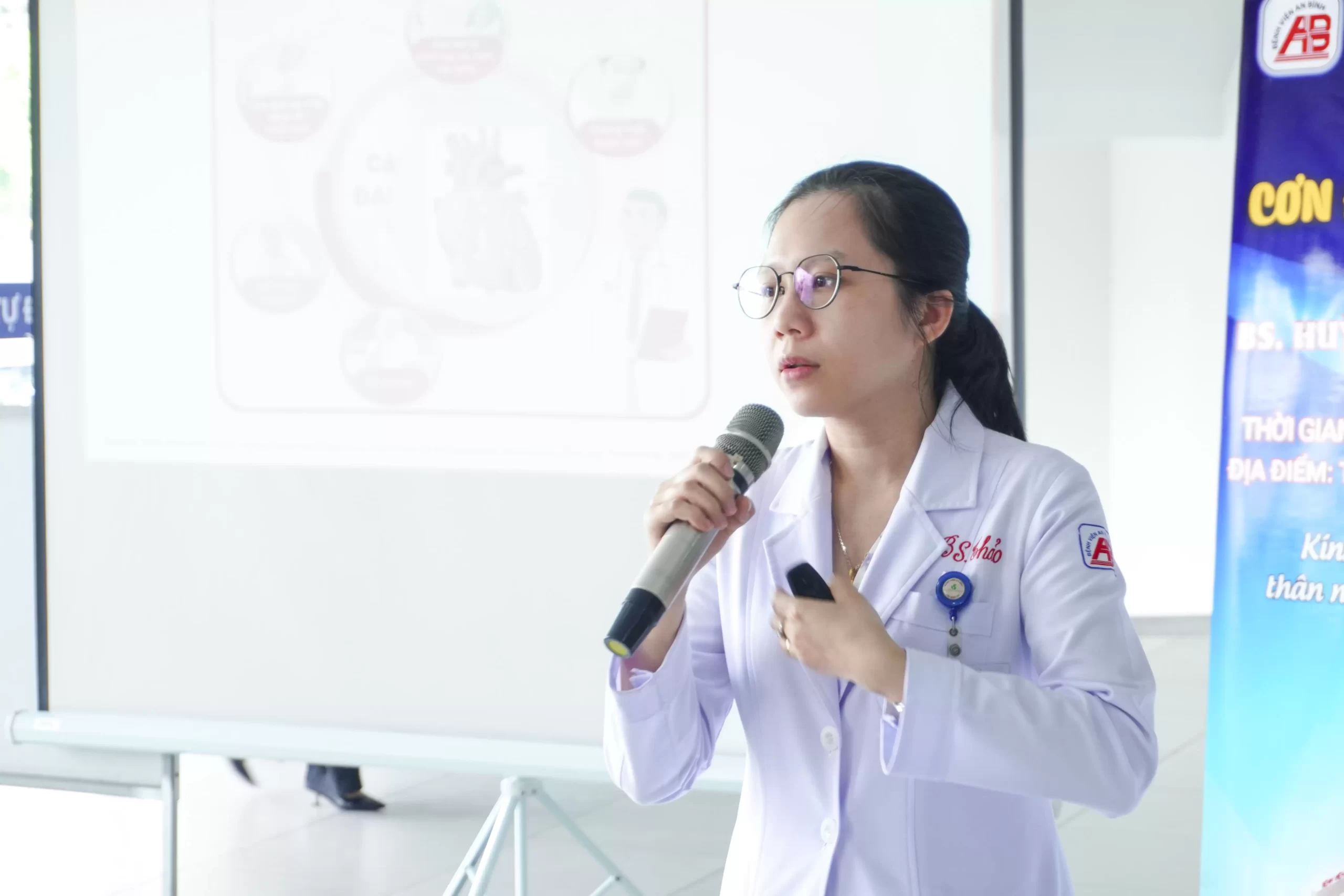 Sinh hoạt Câu lạc bộ Bệnh nhân Khoa Nội Tim mạch – Chủ đề “Cơn đau thắt ngực – Những điều cần biết”