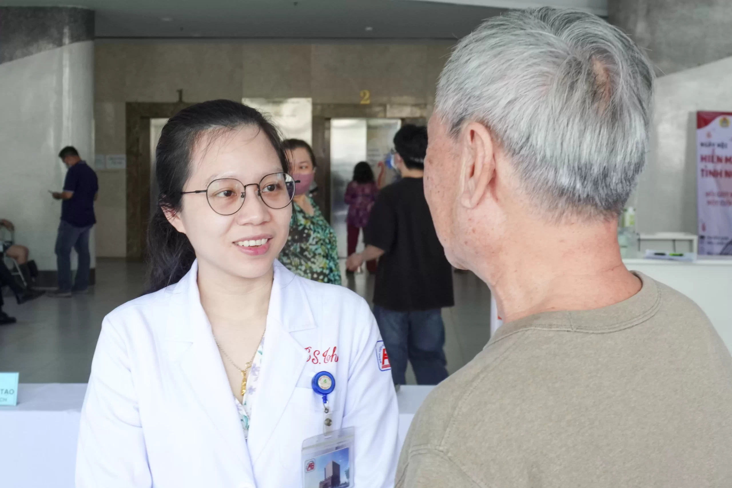 Sinh hoạt Câu lạc bộ Bệnh nhân Khoa Nội Tim mạch – Chủ đề “Cơn đau thắt ngực – Những điều cần biết”