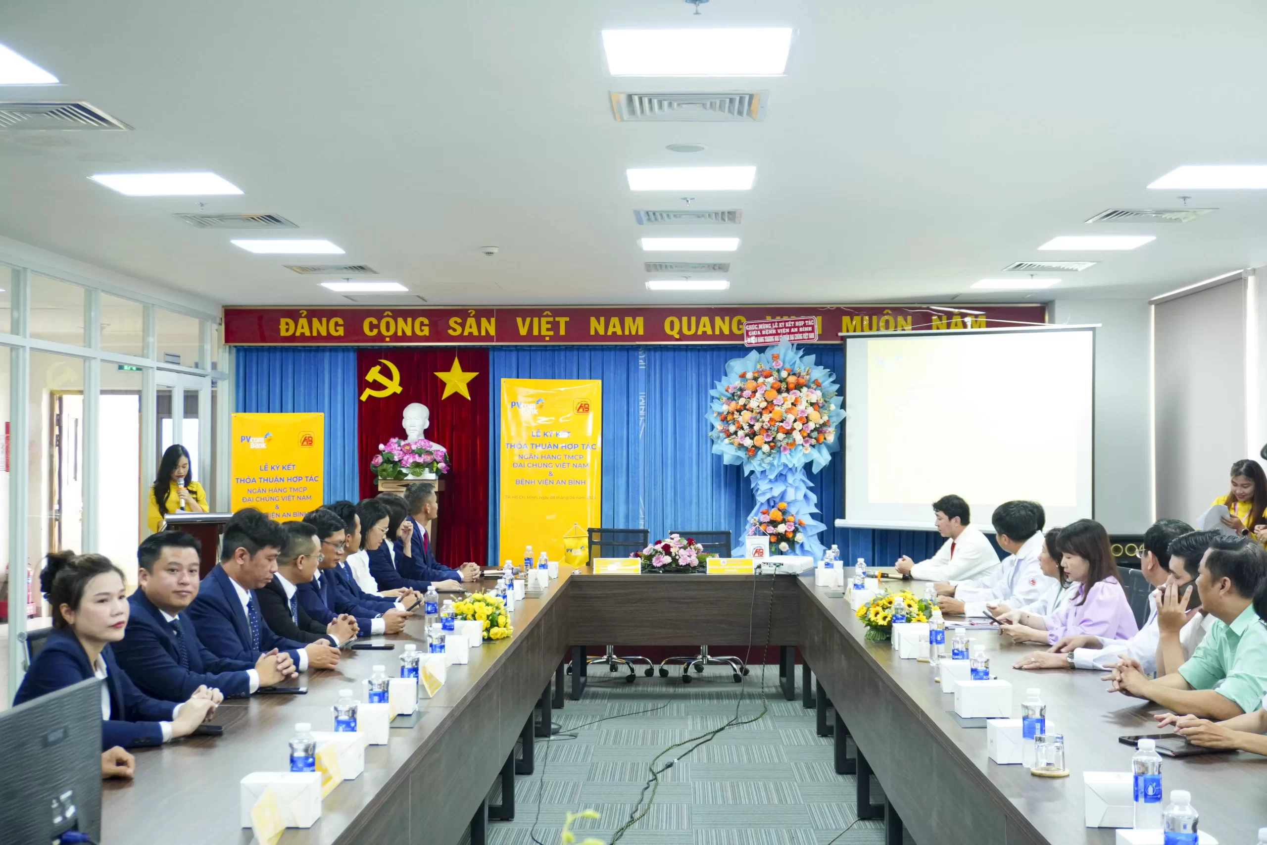 Bệnh viện An Bình và Ngân hàng TMCP Đại Chúng Việt Nam (PVcombank) ký kết hợp tác.
