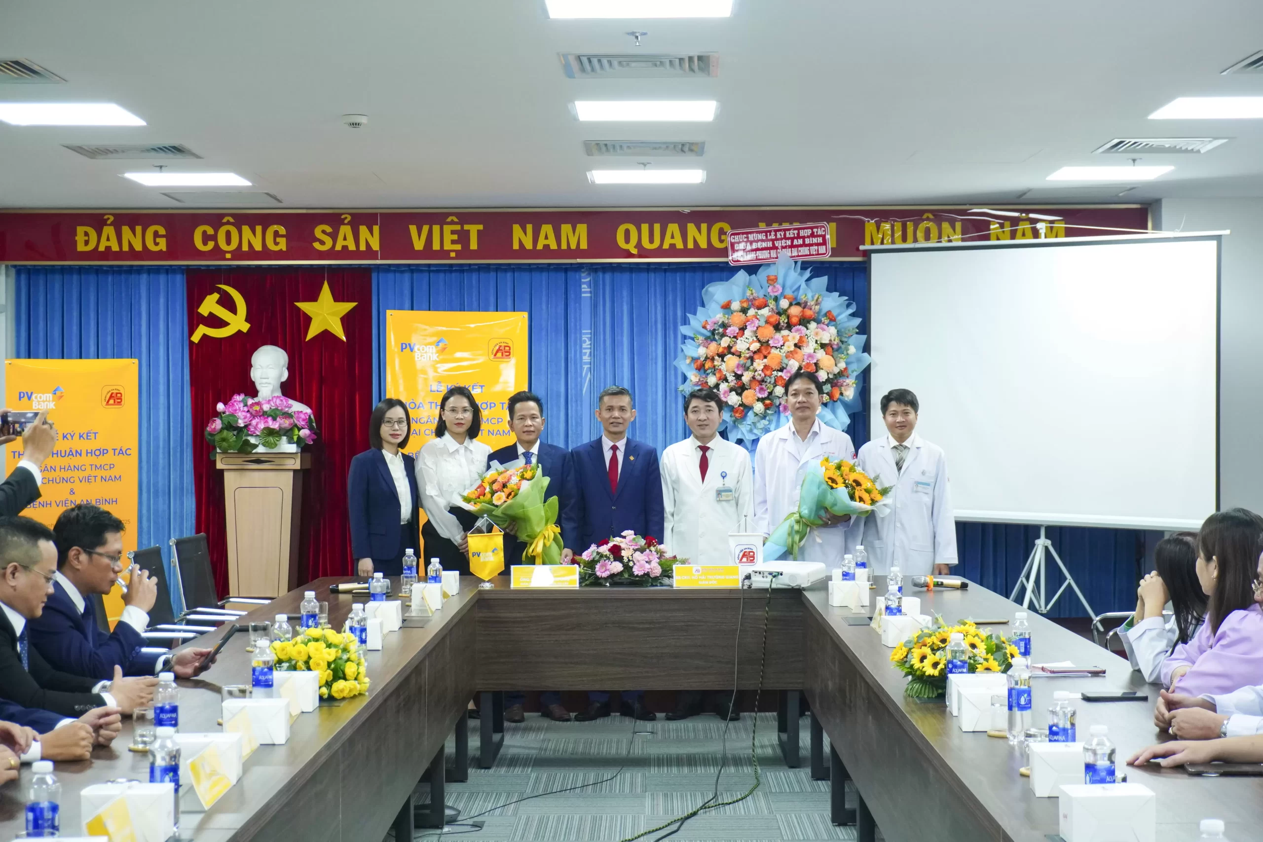 Bệnh viện An Bình và Ngân hàng TMCP Đại Chúng Việt Nam (PVcombank) ký kết hợp tác.