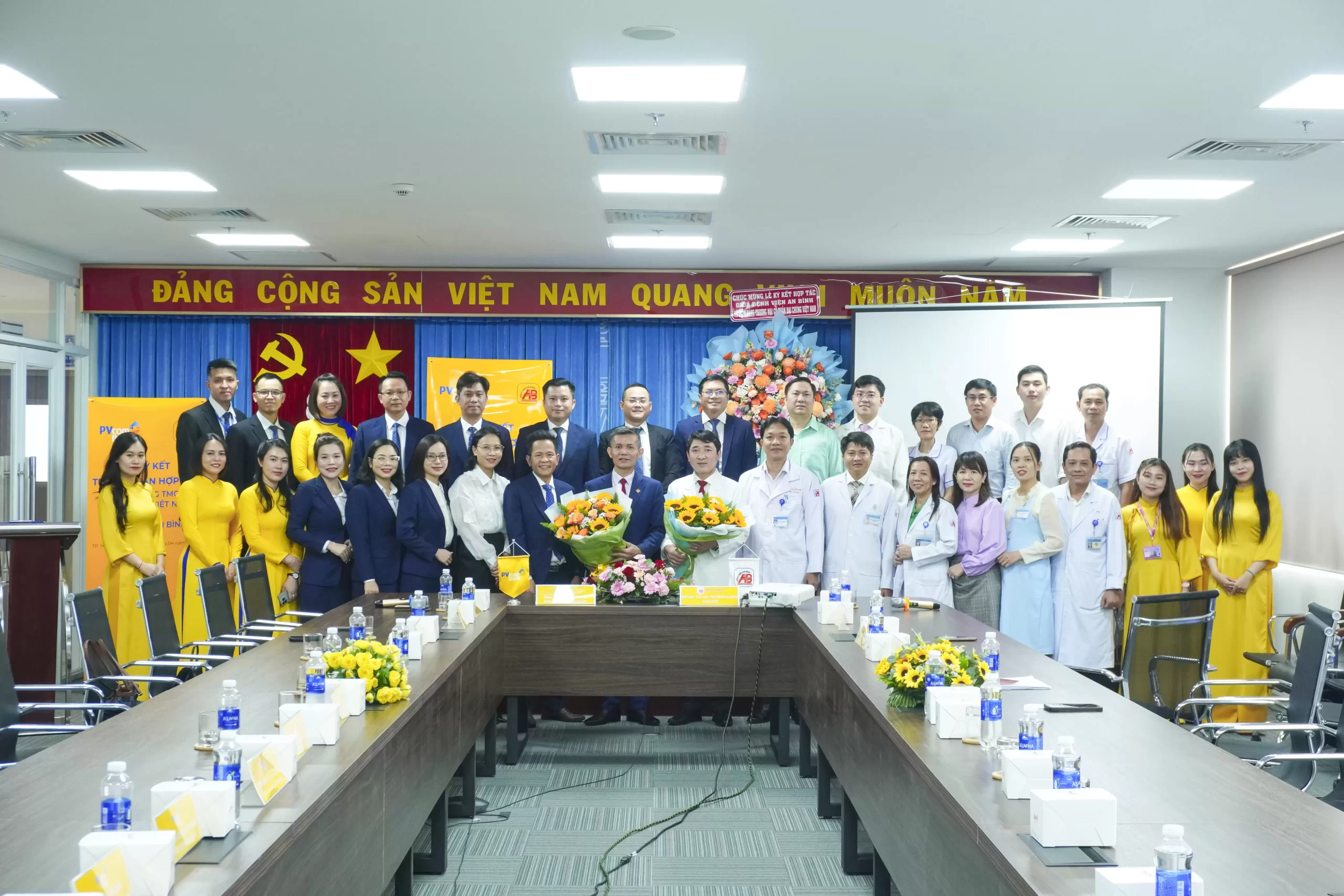 Bệnh viện An Bình và Ngân hàng TMCP Đại Chúng Việt Nam (PVcombank) ký kết hợp tác.