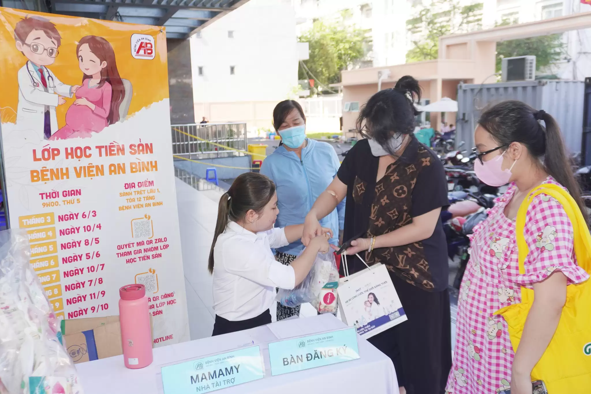 Lớp học tiền sản tháng 5: “Sơ cứu trẻ sơ sinh sặc sữa”