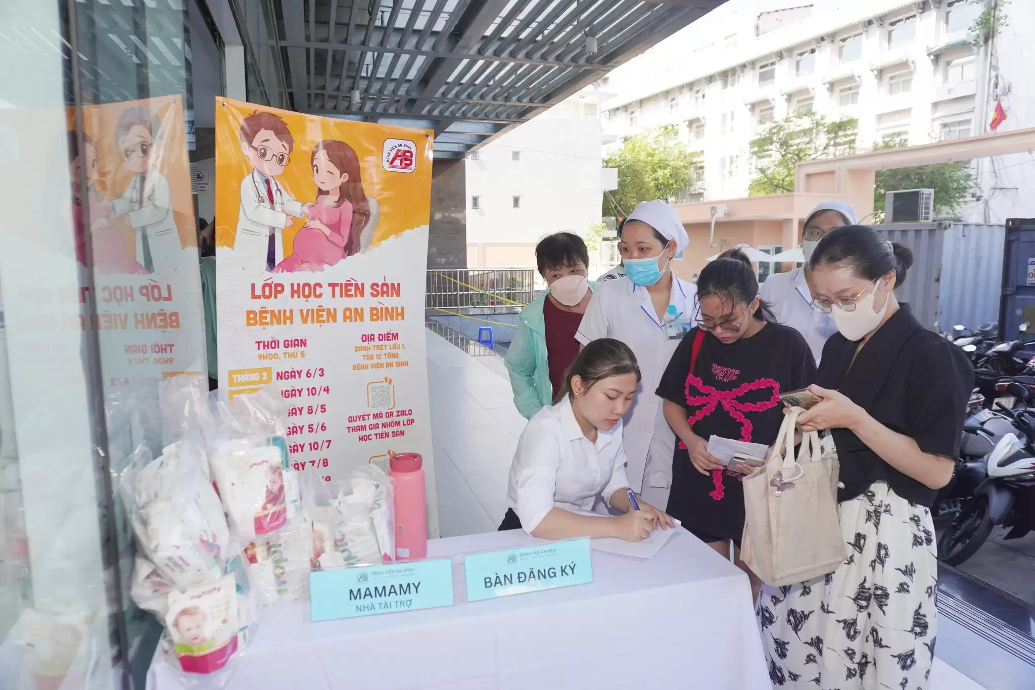 Lớp học tiền sản tháng 5: “Sơ cứu trẻ sơ sinh sặc sữa”