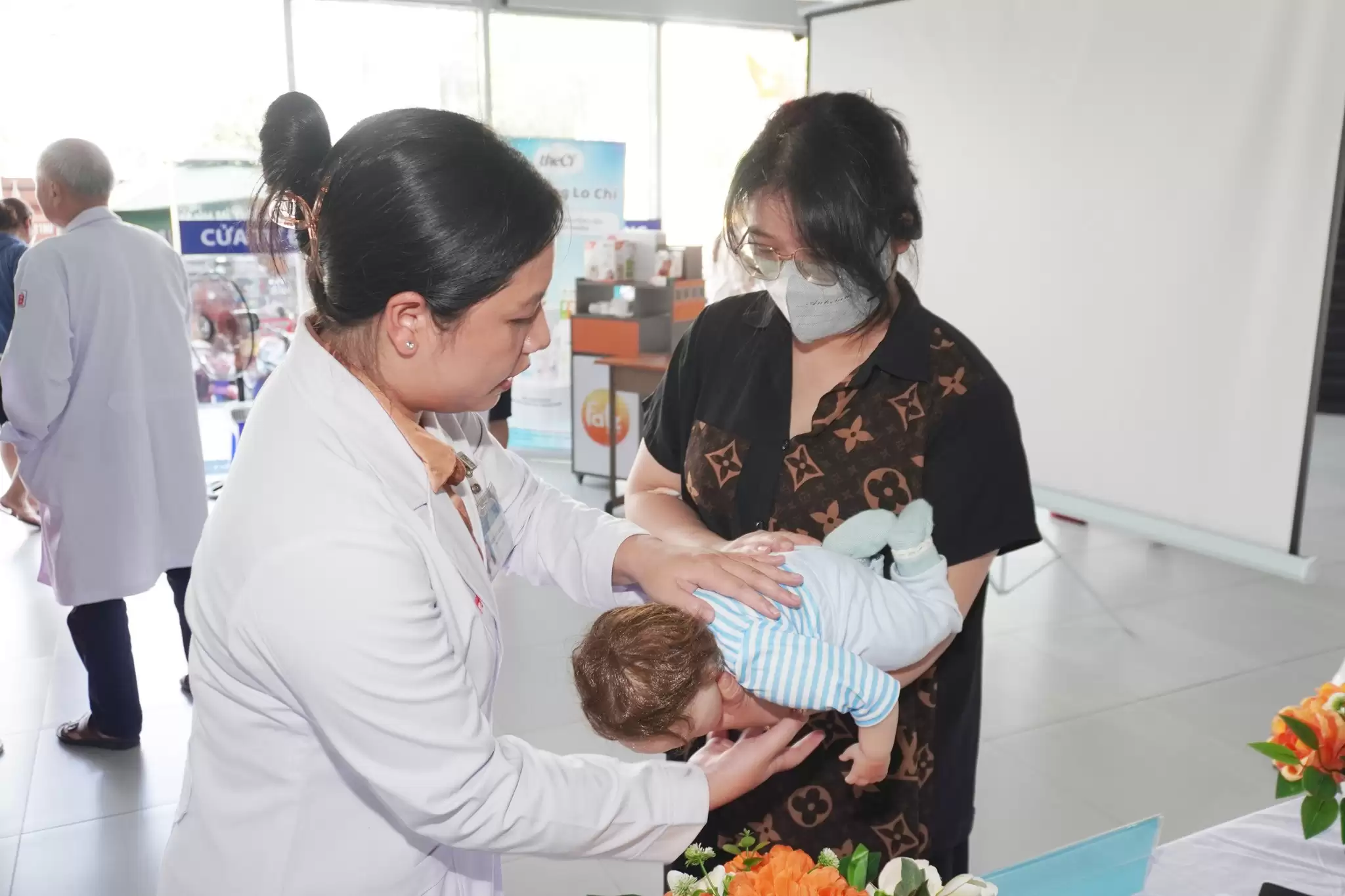 Lớp học tiền sản tháng 5: “Sơ cứu trẻ sơ sinh sặc sữa”