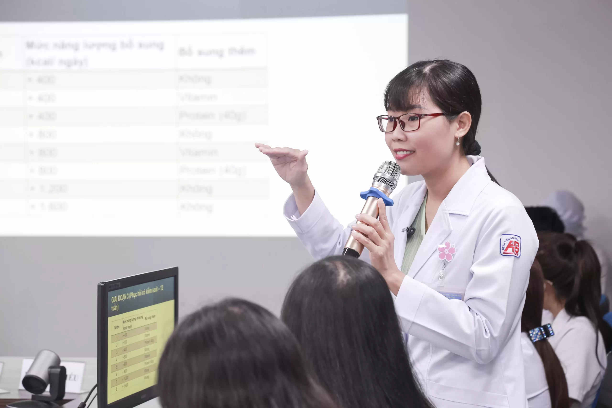 Sinh hoạt Khoa học kỹ thuật Điều dưỡng – Chủ đề Dinh dưỡng sau xuất viện và Quy trình truyền máu an toàn.