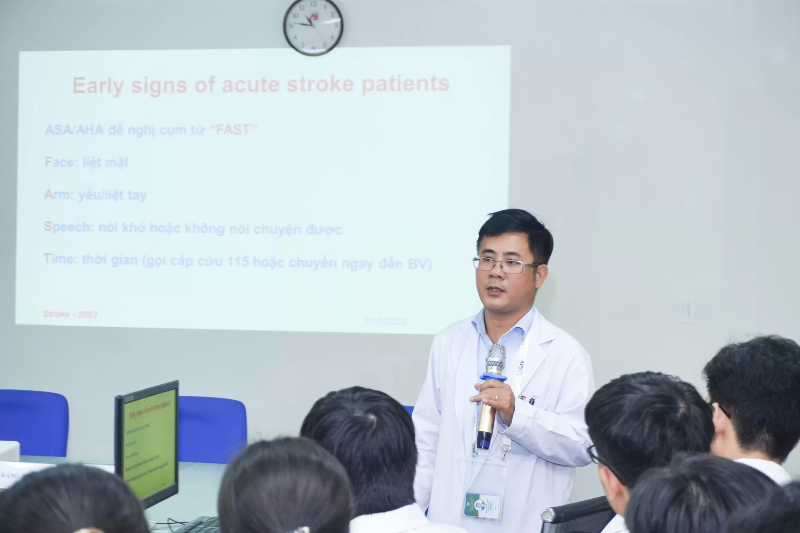 Sinh hoạt Khoa học kỹ thuật – Chuyên đề “Vai trò cấp cứu đột quỵ ngoại viện và sự cần thiết của việc phối hợp cấp cứu đột quỵ nội – ngoại viện”