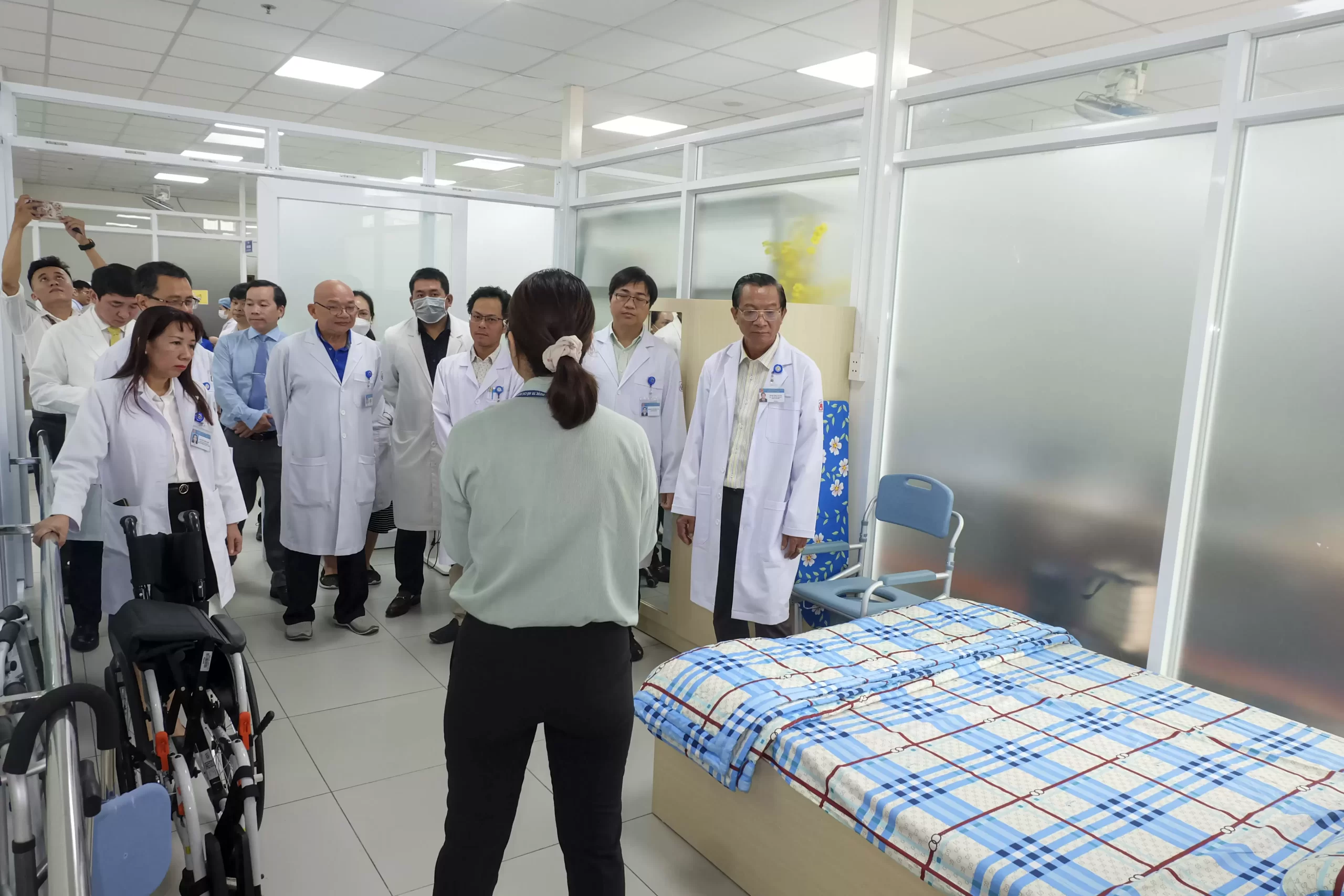 Tiến sĩ Lê Khánh Điền, Trưởng Khoa Phục hồi chức năng Bệnh viện An Bình nhận giải thưởng Cựu sinh viên Australia xuất sắc năm 2025
