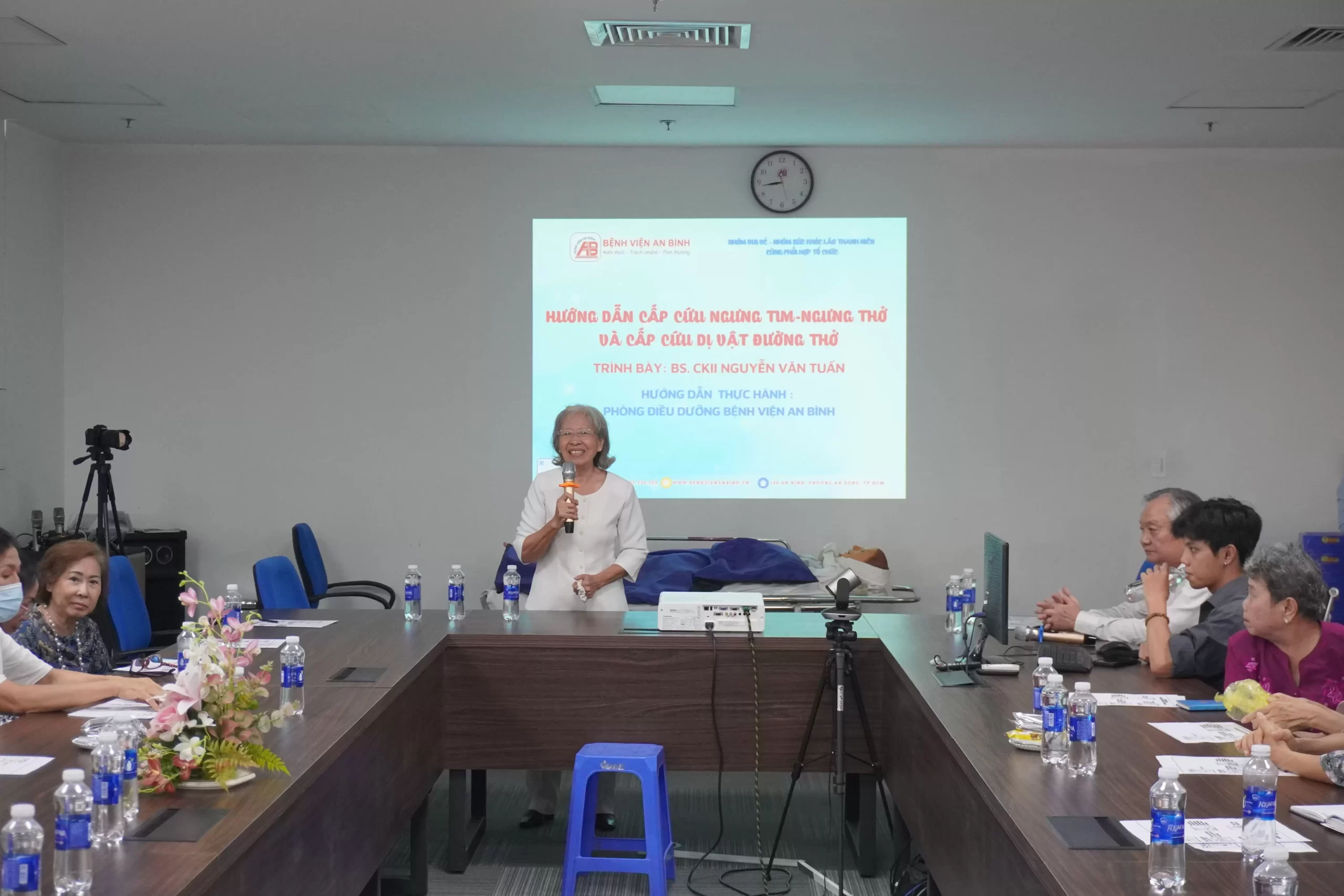 Buổi sinh hoạt dành cho ngfười cao tuổi tại Bệnh viện An Bình