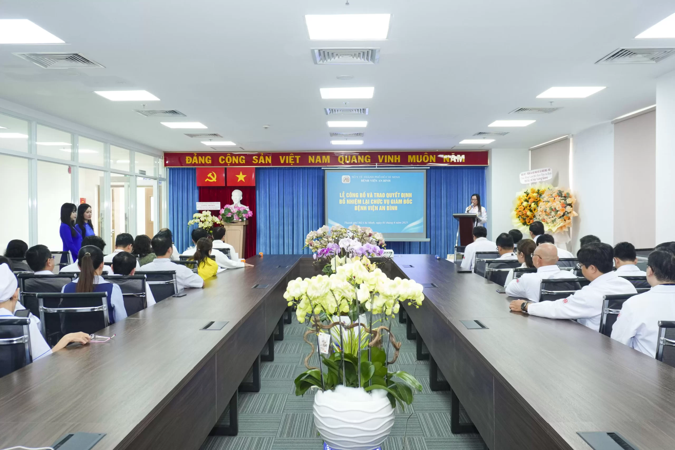 Lễ công bố và trao Quyết định bổ nhiệm lại chức vụ Giám đốc Bệnh viện An Bình