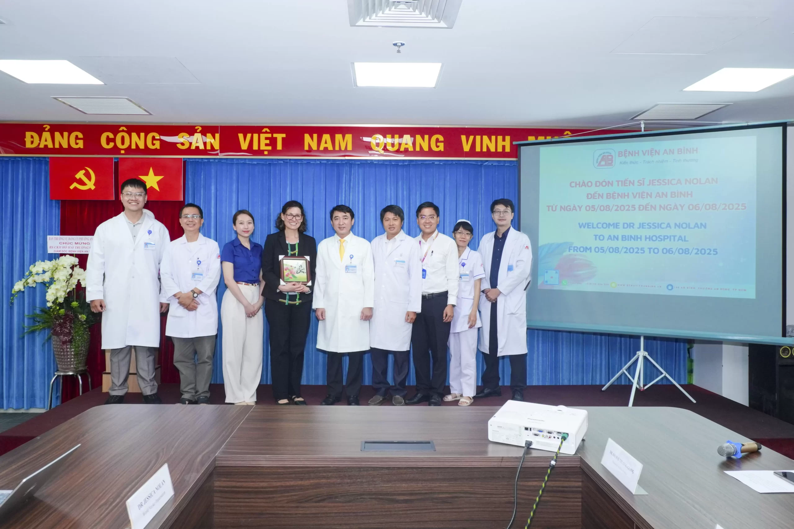 Chuyên gia Tổ chức Đột quỵ Thế giới (WSO) đến thăm và làm việc tại Bệnh viện An Bình – Đánh giá thí điểm các tiêu chí phục hồi chức năng sau đột quỵ