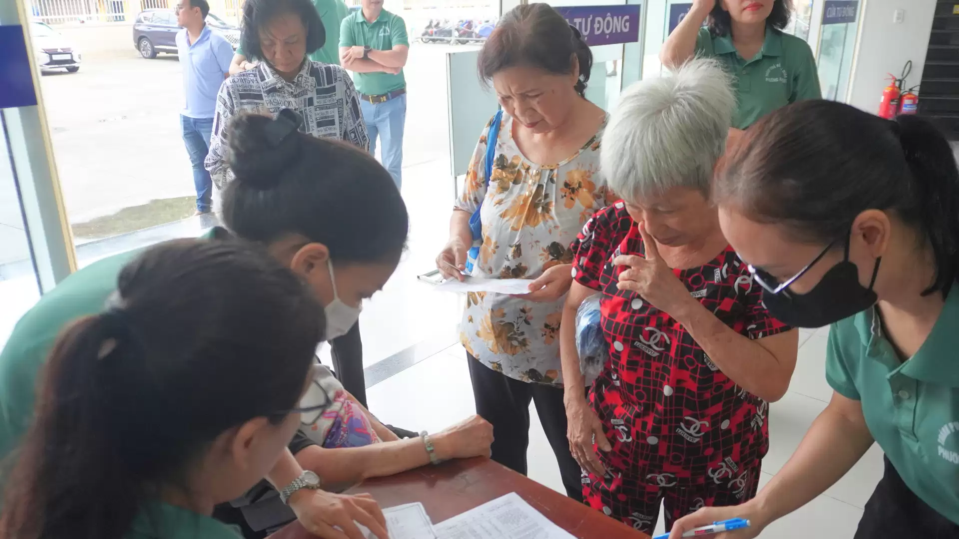 Chương trình khám sức khoẻ, phát thuốc miễn phí và tặng quà cho diện chính sách và người dân có hoàn cảnh khó khăn trên địa bàn Phường An Đông.