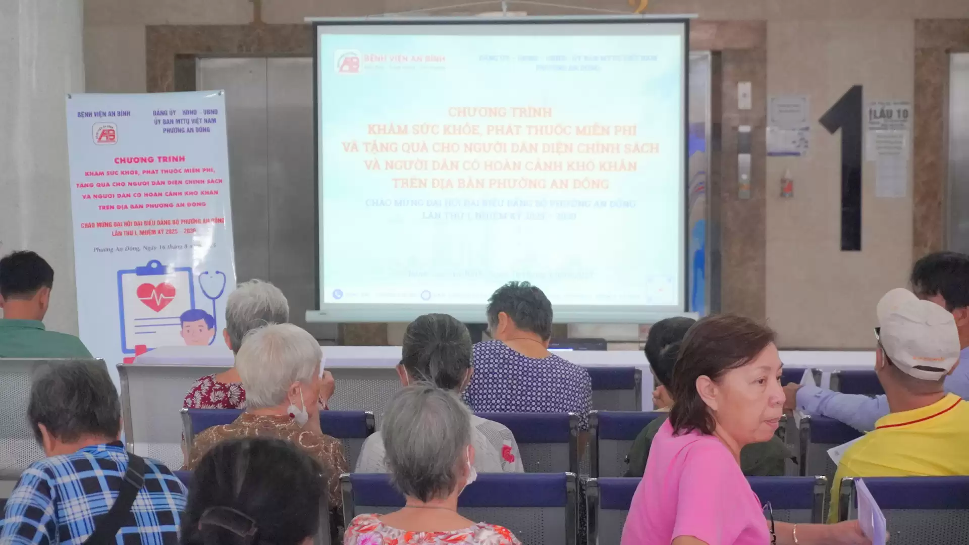 Chương trình khám sức khoẻ, phát thuốc miễn phí và tặng quà cho diện chính sách và người dân có hoàn cảnh khó khăn trên địa bàn Phường An Đông.