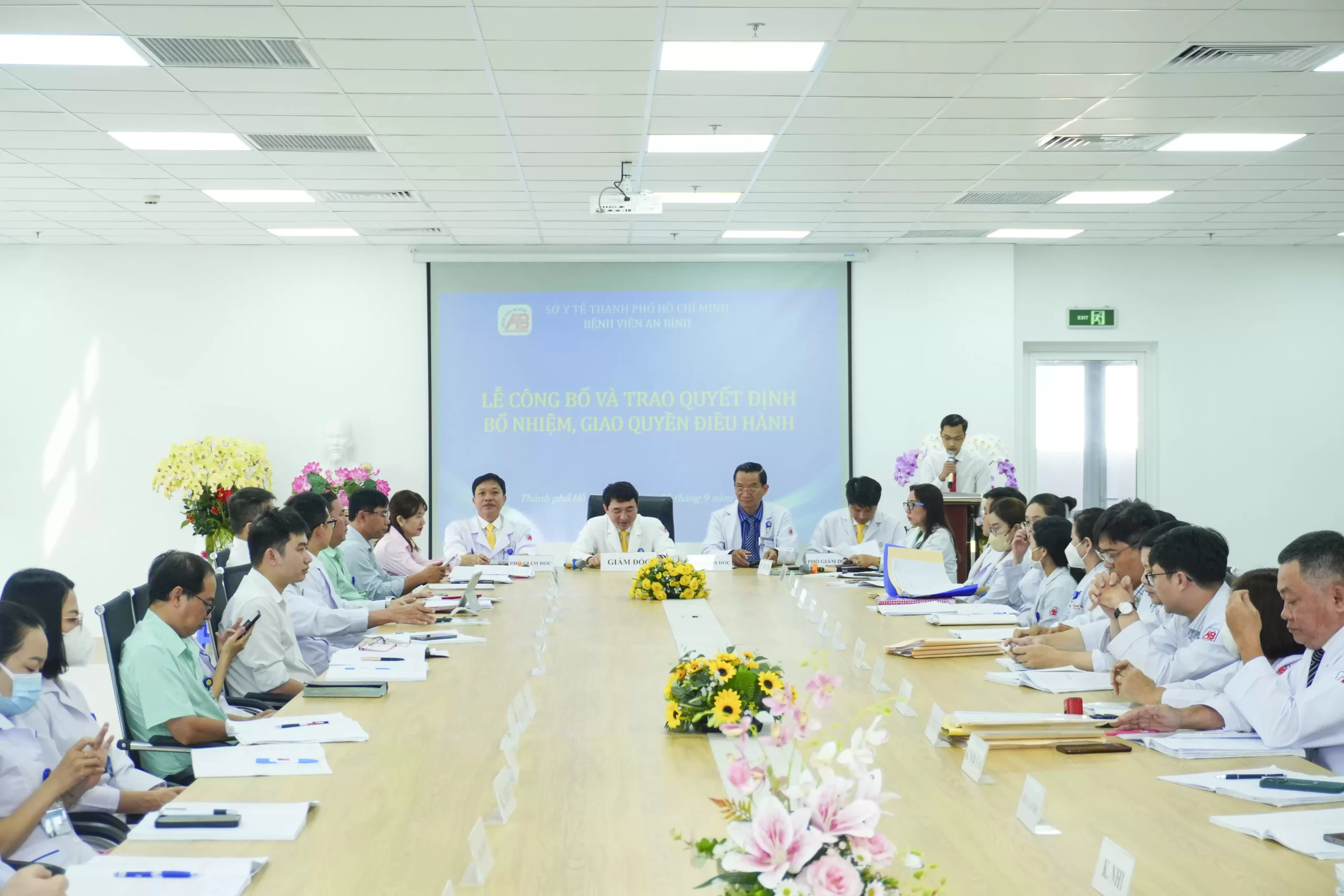 Lễ công bố và trao Quyết định bổ nhiệm chức vụ lãnh đạo, quản lý, giao quyền điều hành các Khoa thuộc Bệnh viện An Bình.