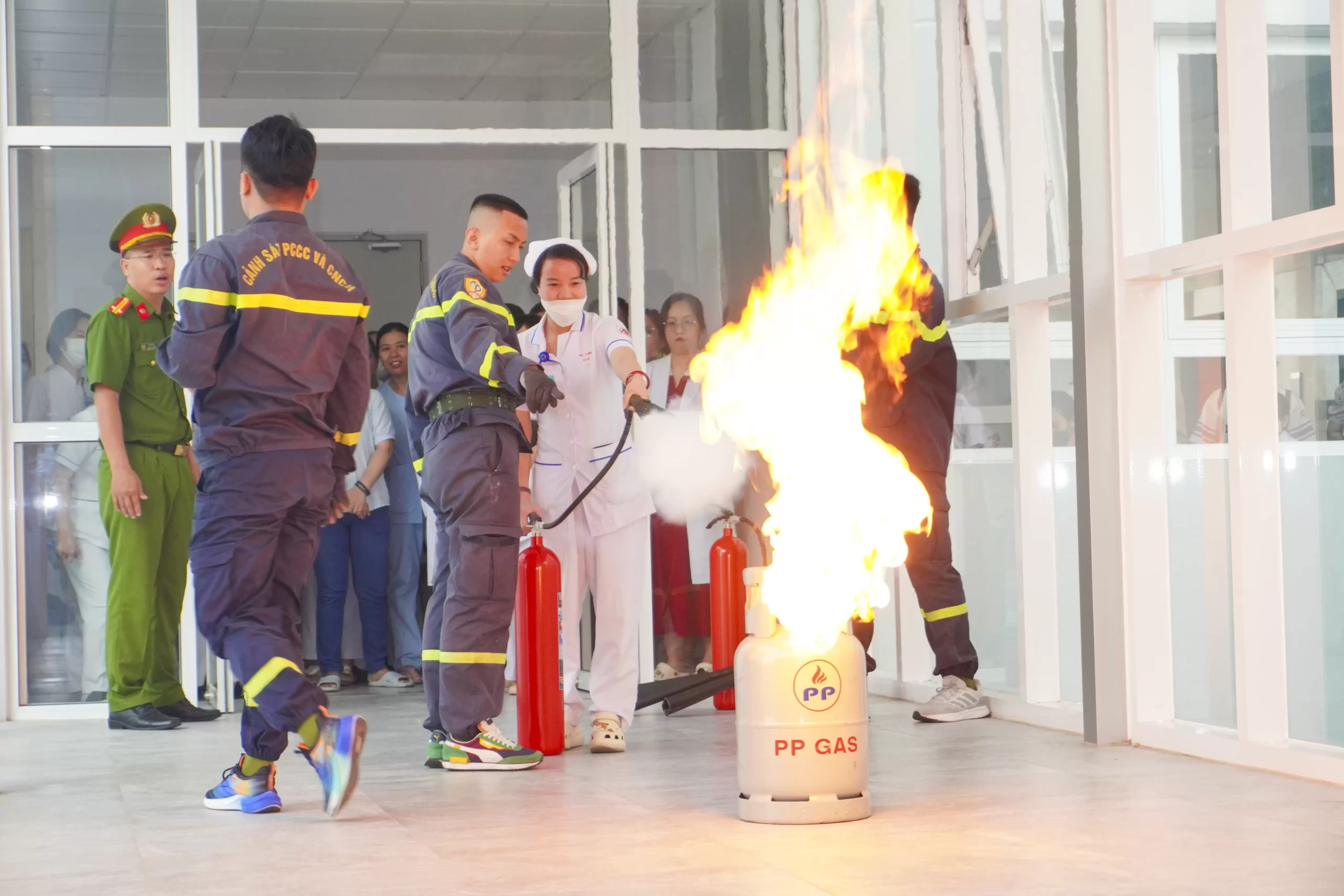 Huấn luyện và diễn tập phòng cháy chữa cháy và cứu nạn cứu hộ năm 2025 tại Bệnh viện An Bình.