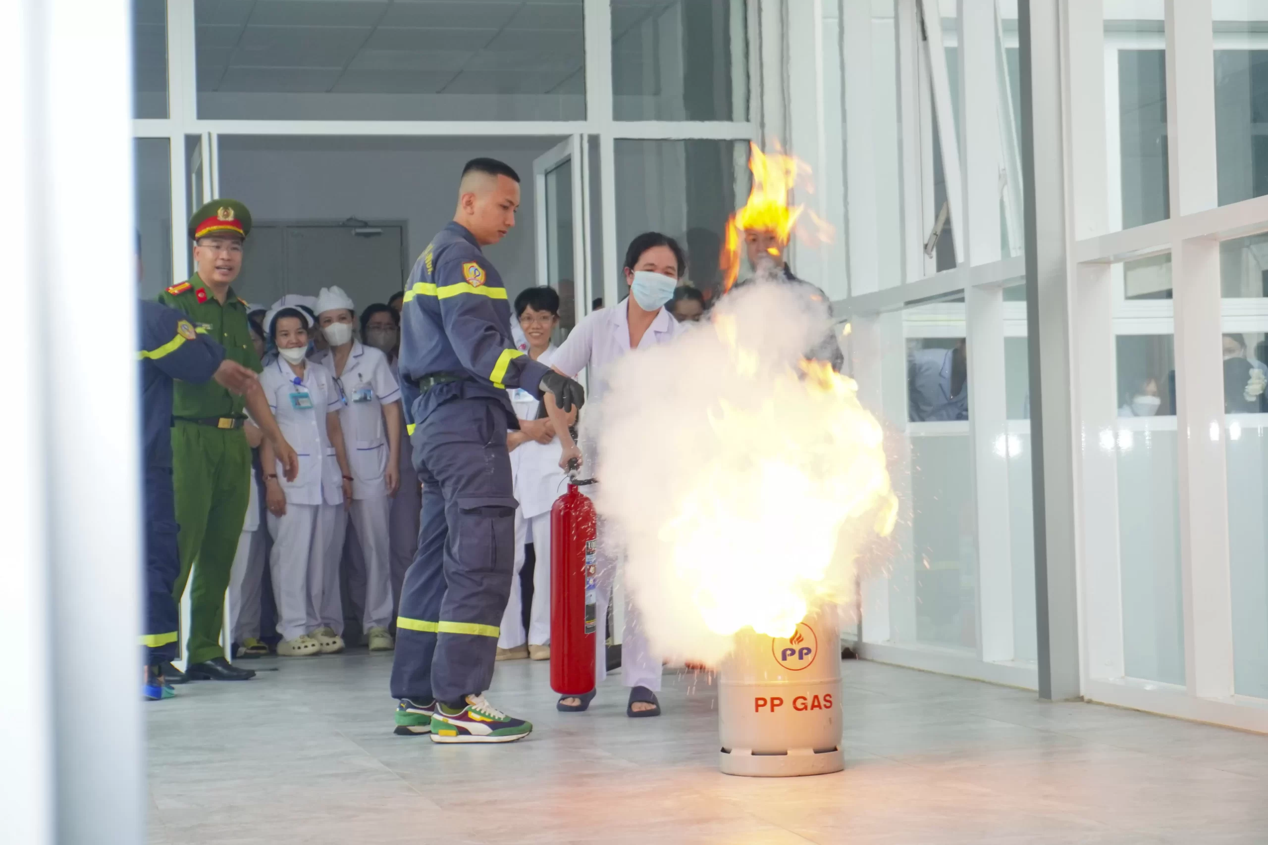 Huấn luyện và diễn tập phòng cháy chữa cháy và cứu nạn cứu hộ năm 2025 tại Bệnh viện An Bình.