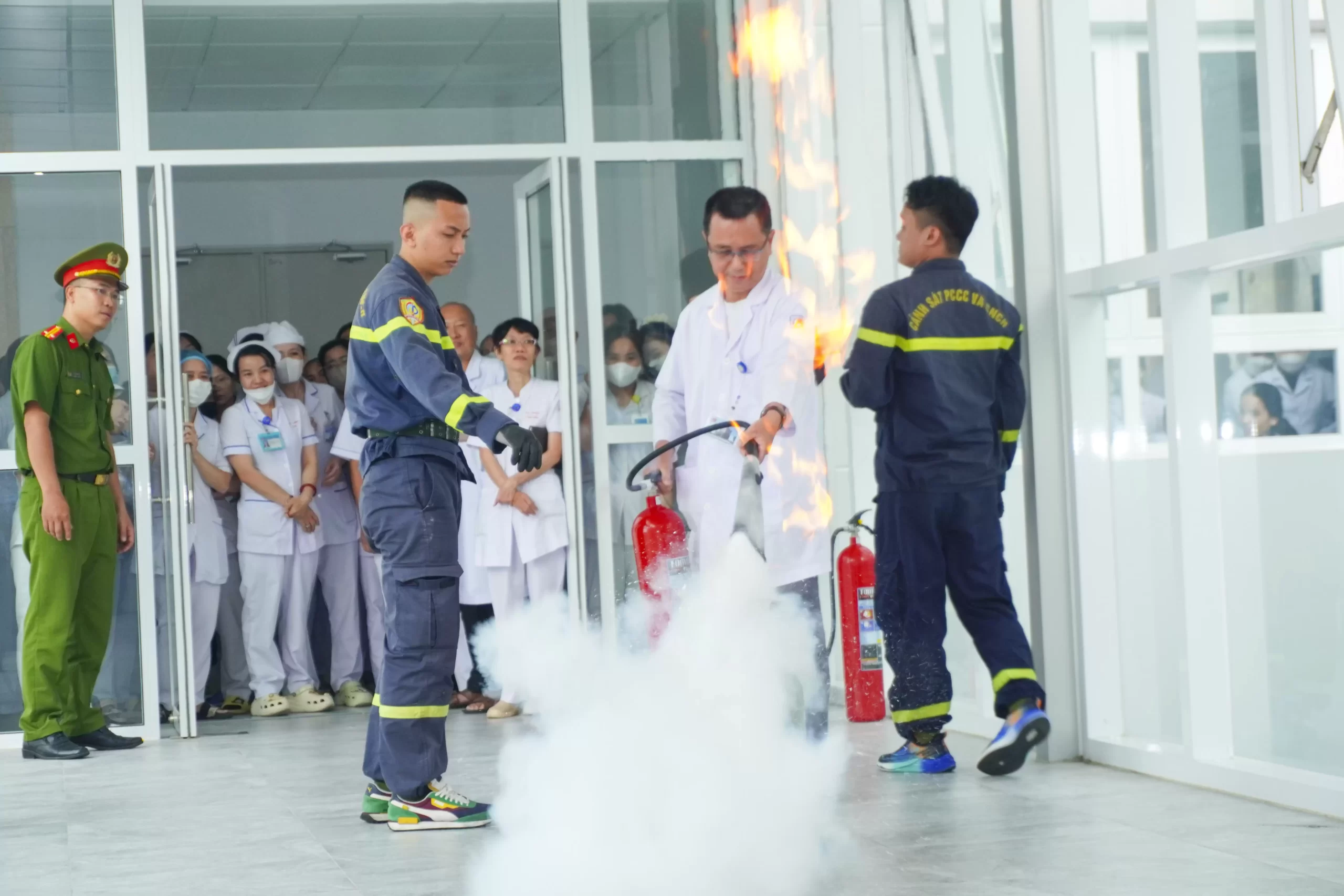 Huấn luyện và diễn tập phòng cháy chữa cháy và cứu nạn cứu hộ năm 2025 tại Bệnh viện An Bình.
