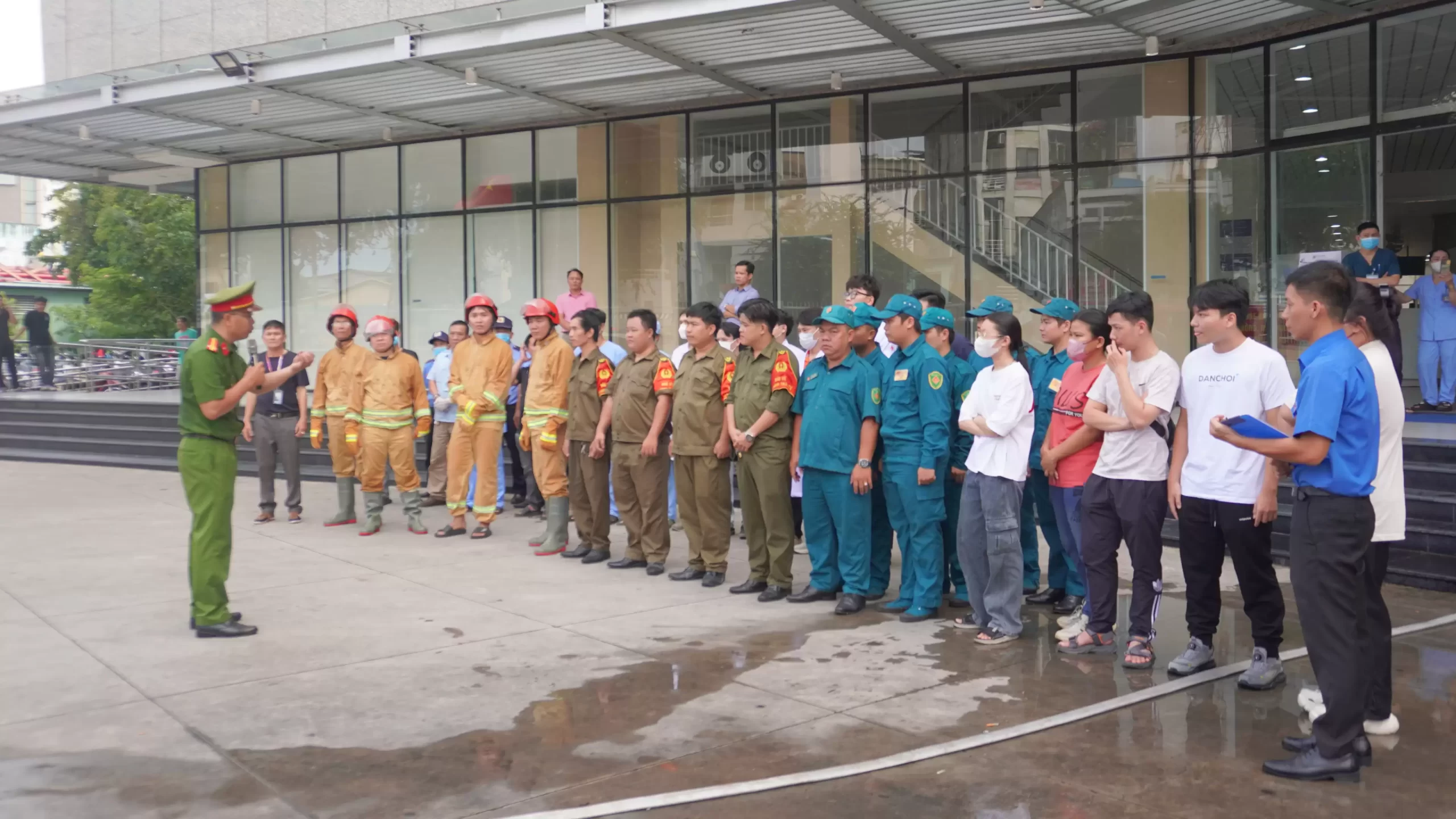 Huấn luyện và diễn tập phòng cháy chữa cháy và cứu nạn cứu hộ năm 2025 tại Bệnh viện An Bình.