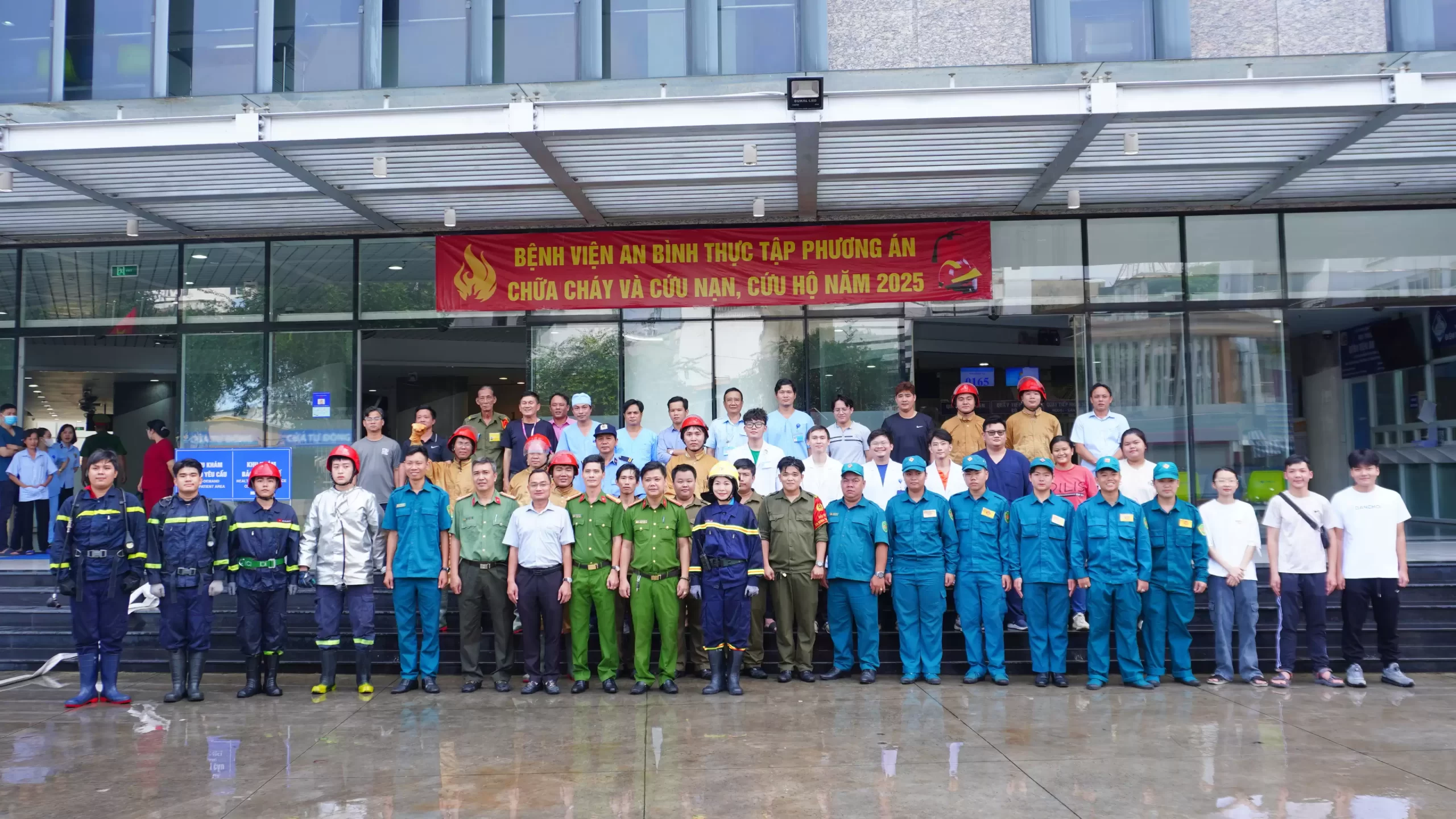 Huấn luyện và diễn tập phòng cháy chữa cháy và cứu nạn cứu hộ năm 2025 tại Bệnh viện An Bình.