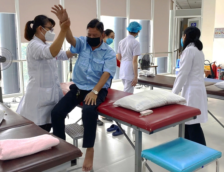 Vượt &#8216;cửa tử&#8217; đột quỵ nhưng lại bỏ ngỏ phục hồi chức năng