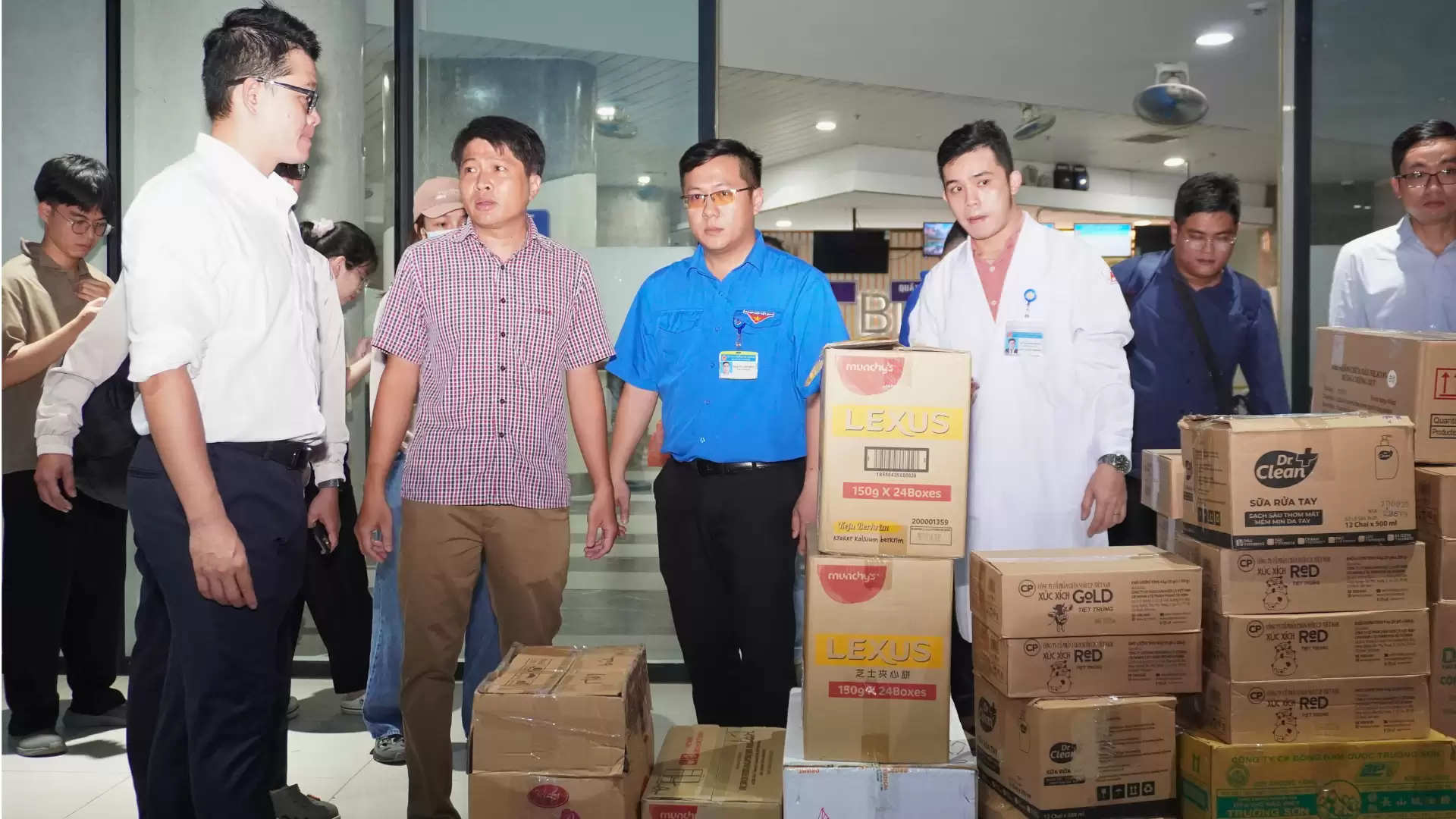 Bệnh viện An Bình chung tay hỗ trợ đồng bào miền Nam Trung Bộ mùa bão, lũ năm 2025