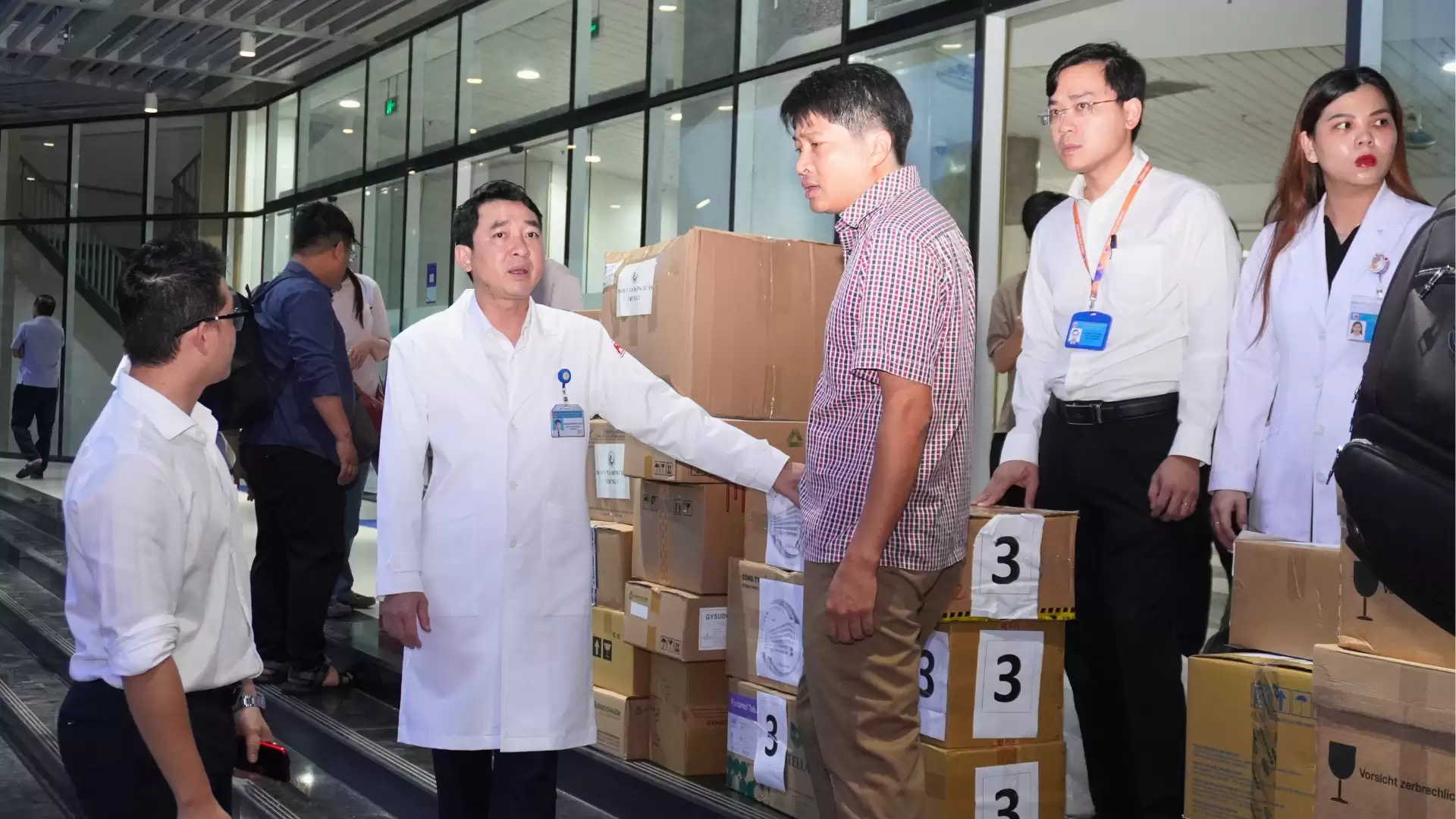 Bệnh viện An Bình chung tay hỗ trợ đồng bào miền Nam Trung Bộ mùa bão, lũ năm 2025