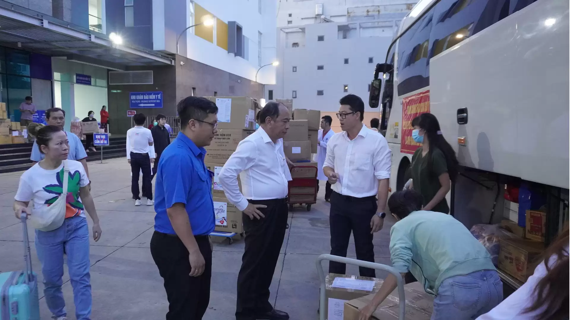 Bệnh viện An Bình chung tay hỗ trợ đồng bào miền Nam Trung Bộ mùa bão, lũ năm 2025