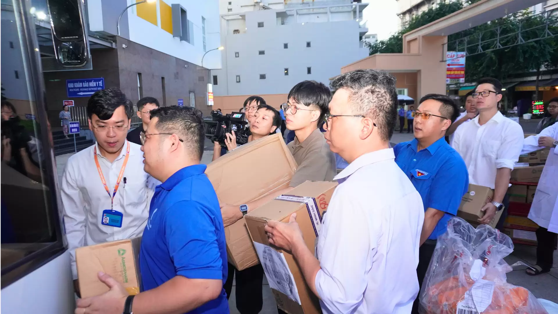 Bệnh viện An Bình chung tay hỗ trợ đồng bào miền Nam Trung Bộ mùa bão, lũ năm 2025