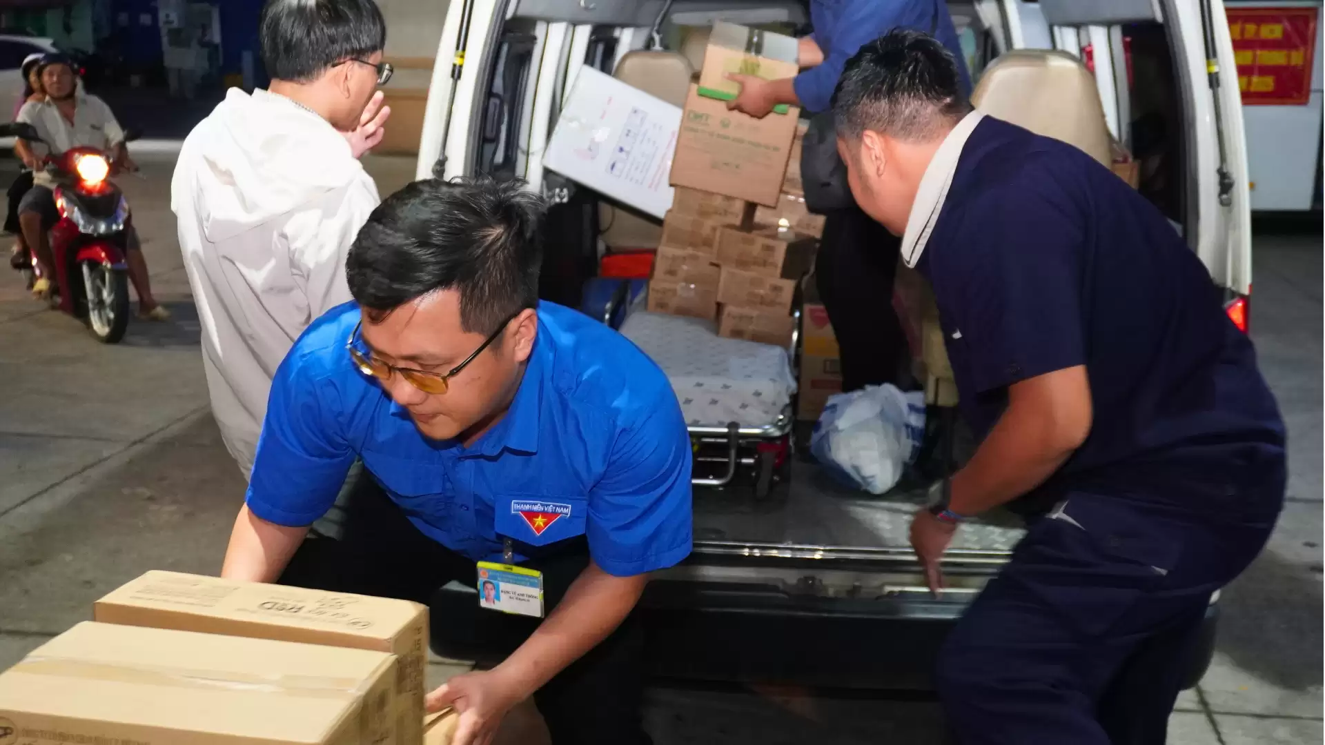 Bệnh viện An Bình chung tay hỗ trợ đồng bào miền Nam Trung Bộ mùa bão, lũ năm 2025