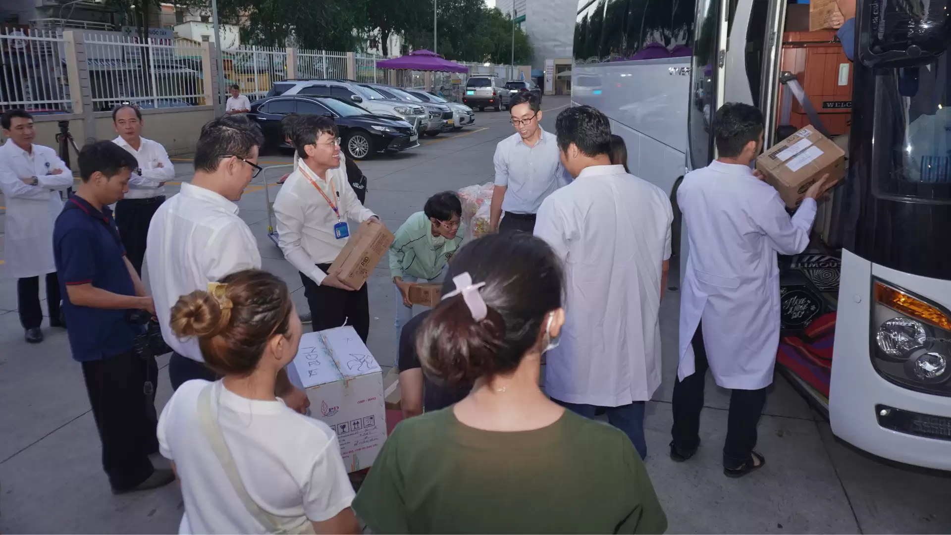 Bệnh viện An Bình chung tay hỗ trợ đồng bào miền Nam Trung Bộ mùa bão, lũ năm 2025