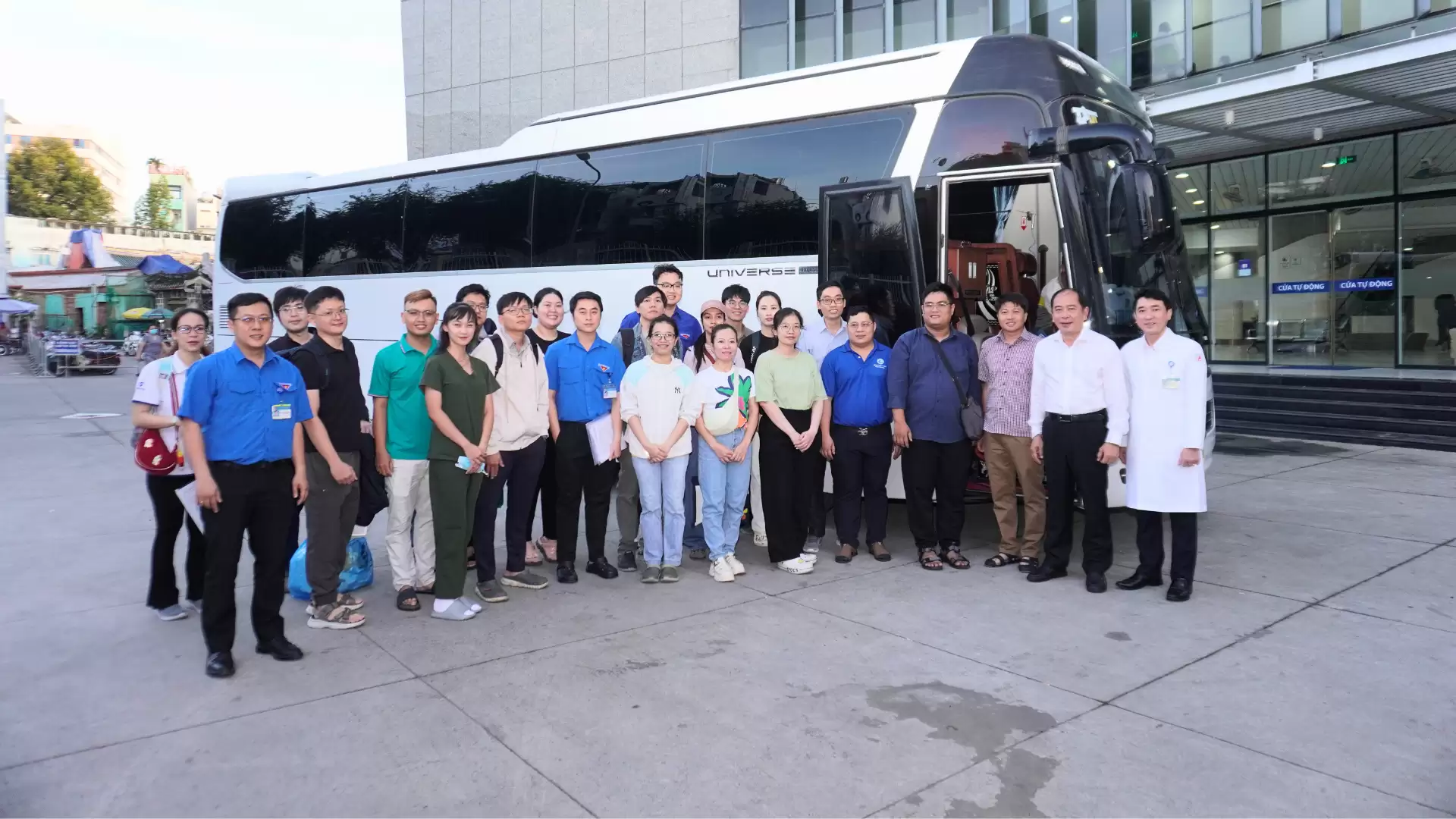 Bệnh viện An Bình chung tay hỗ trợ đồng bào miền Nam Trung Bộ mùa bão, lũ năm 2025