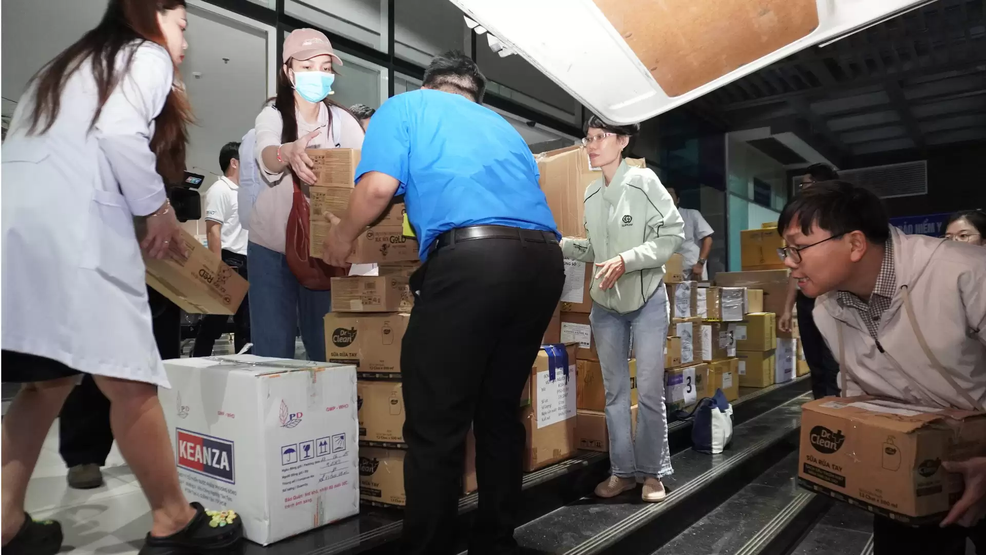 Bệnh viện An Bình chung tay hỗ trợ đồng bào miền Nam Trung Bộ mùa bão, lũ năm 2025