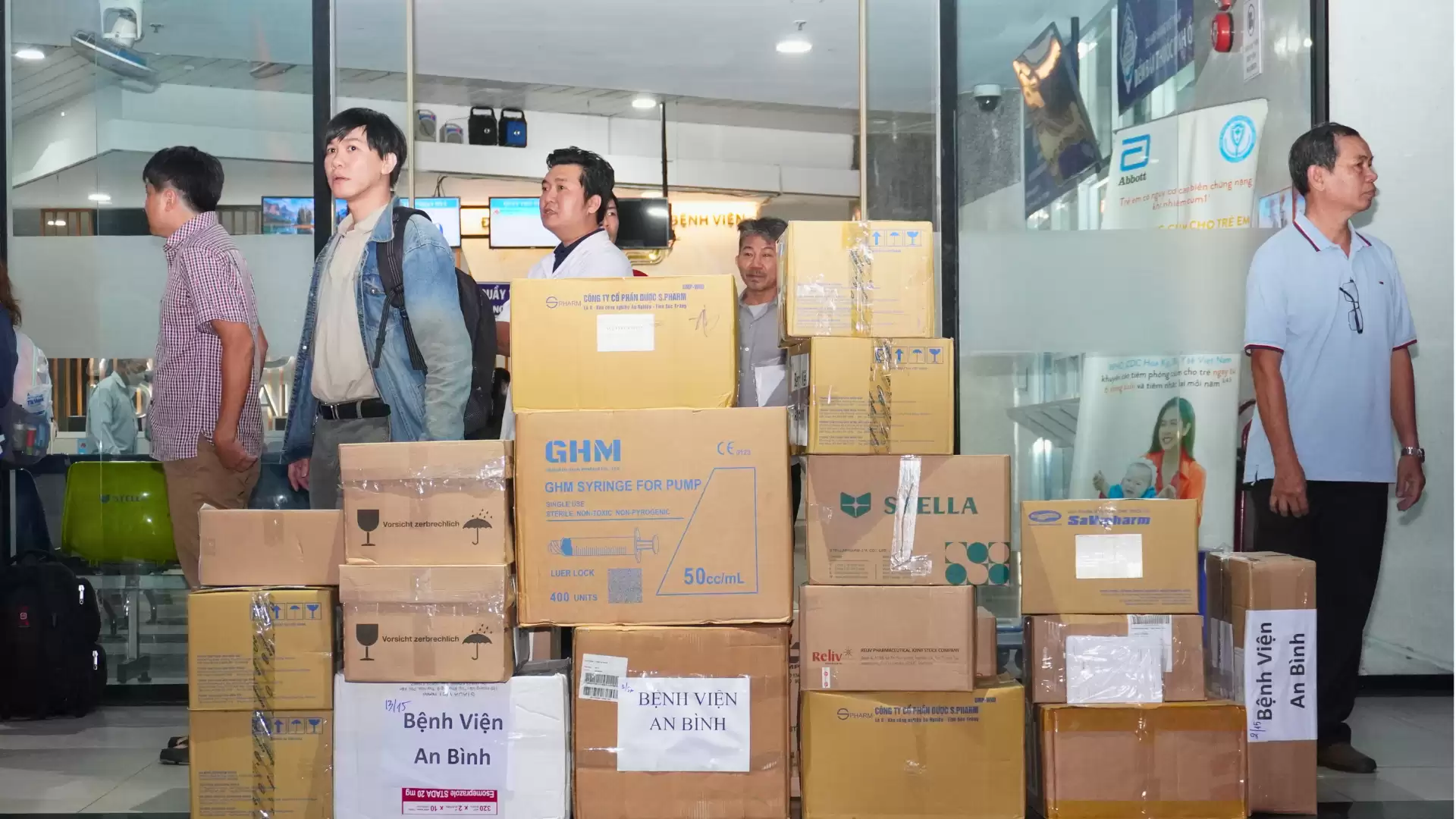 Bệnh viện An Bình chung tay hỗ trợ đồng bào miền Nam Trung Bộ mùa bão, lũ năm 2025