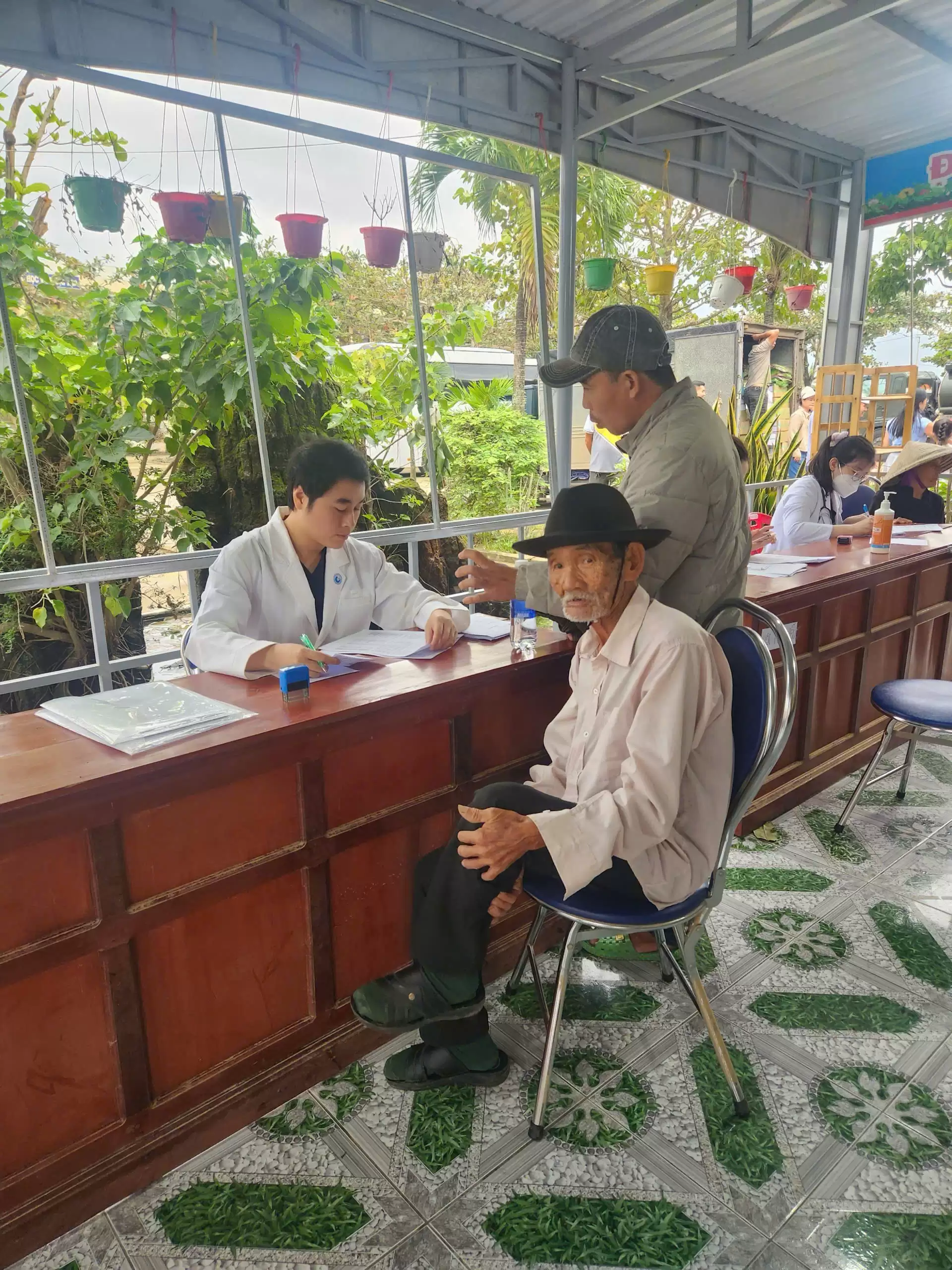 Đoàn công tác số 03 (Sở Y tế TPHCM) hoàn thành nhiệm vụ chi viện y tế vùng lũ