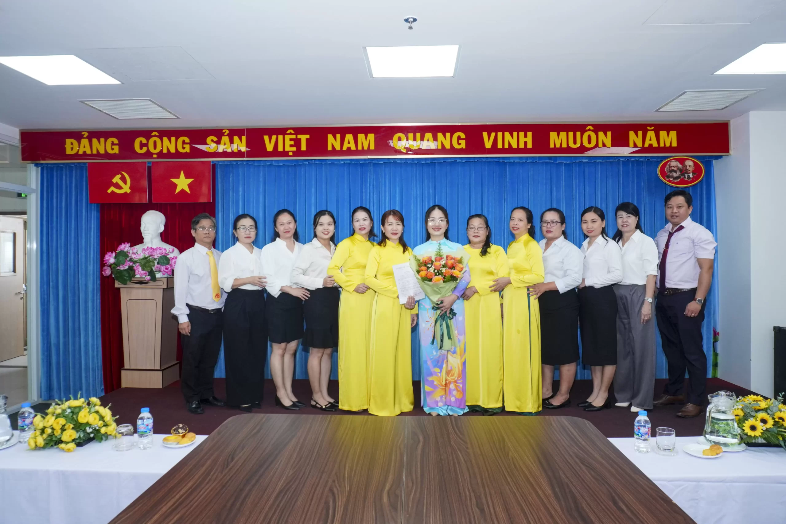 Lễ Kết nạp Đảng viên Chi bộ Phòng Tài chính – Kế toán ngày 12/12/2025