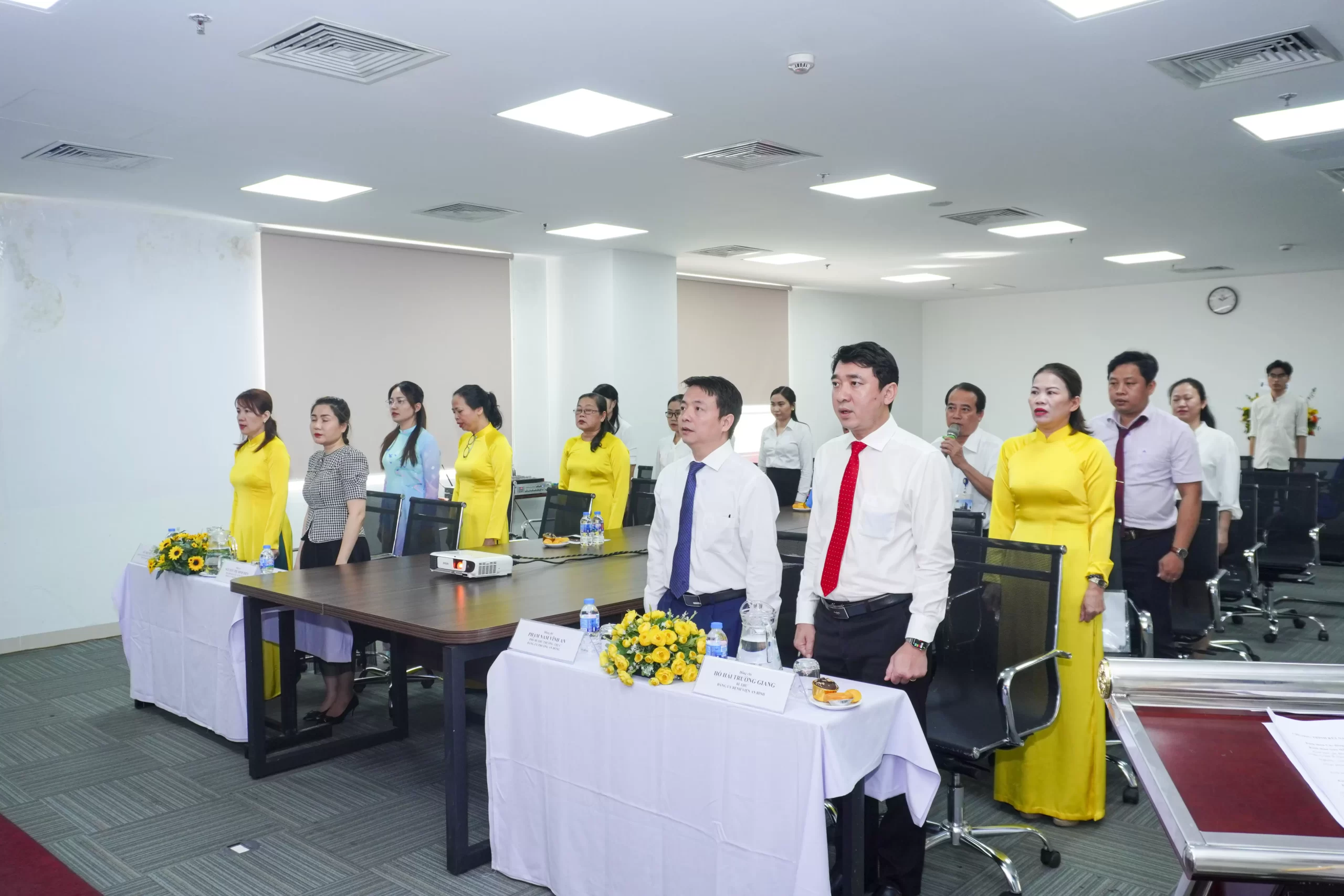 Lễ Kết nạp Đảng viên Chi bộ Phòng Tài chính – Kế toán ngày 12/12/2025