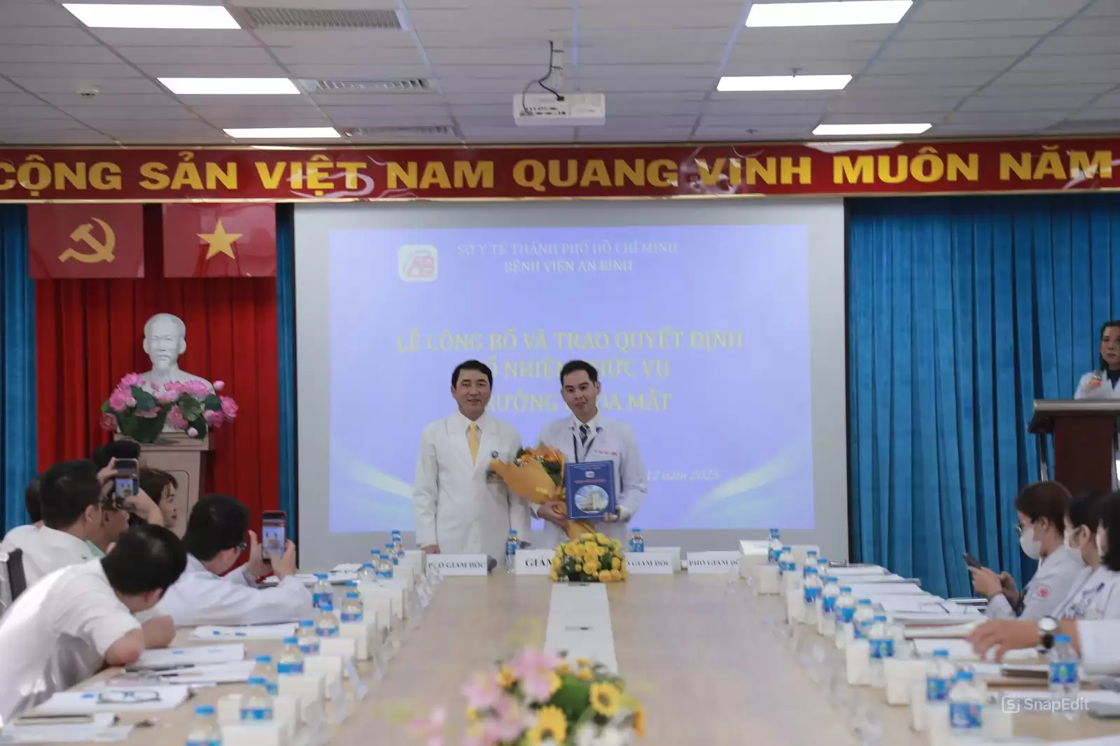 Bệnh viện An Bình tổ chức lễ công bố và trao quyết định bổ nhiệm, bổ nhiệm lại 01/12/2025