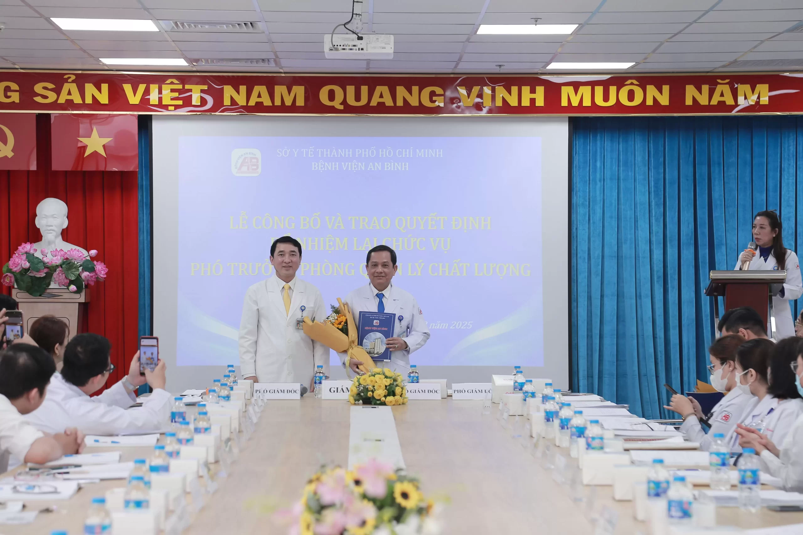 Bệnh viện An Bình tổ chức lễ công bố và trao quyết định bổ nhiệm, bổ nhiệm lại 01/12/2025