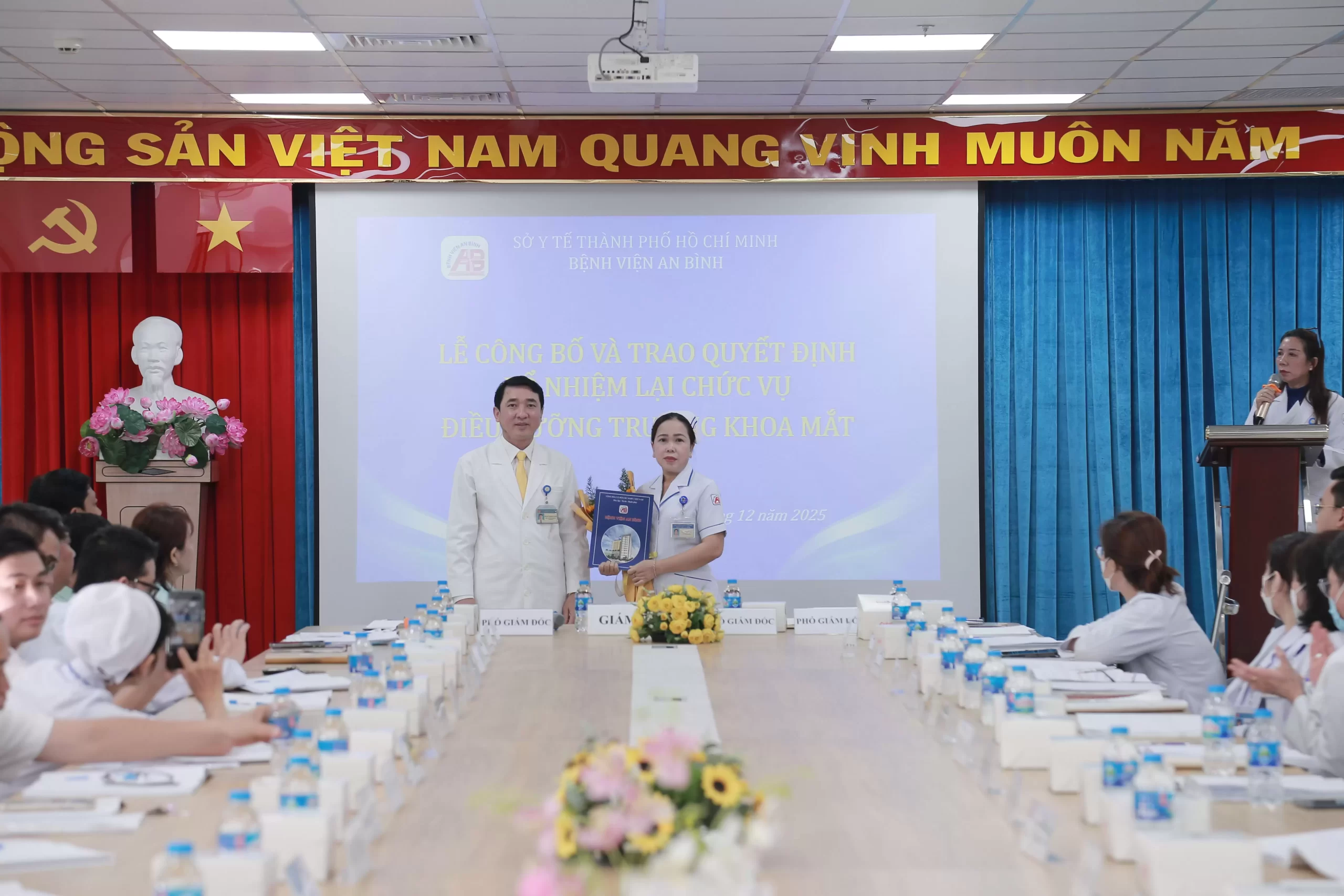 Bệnh viện An Bình tổ chức lễ công bố và trao quyết định bổ nhiệm, bổ nhiệm lại 01/12/2025