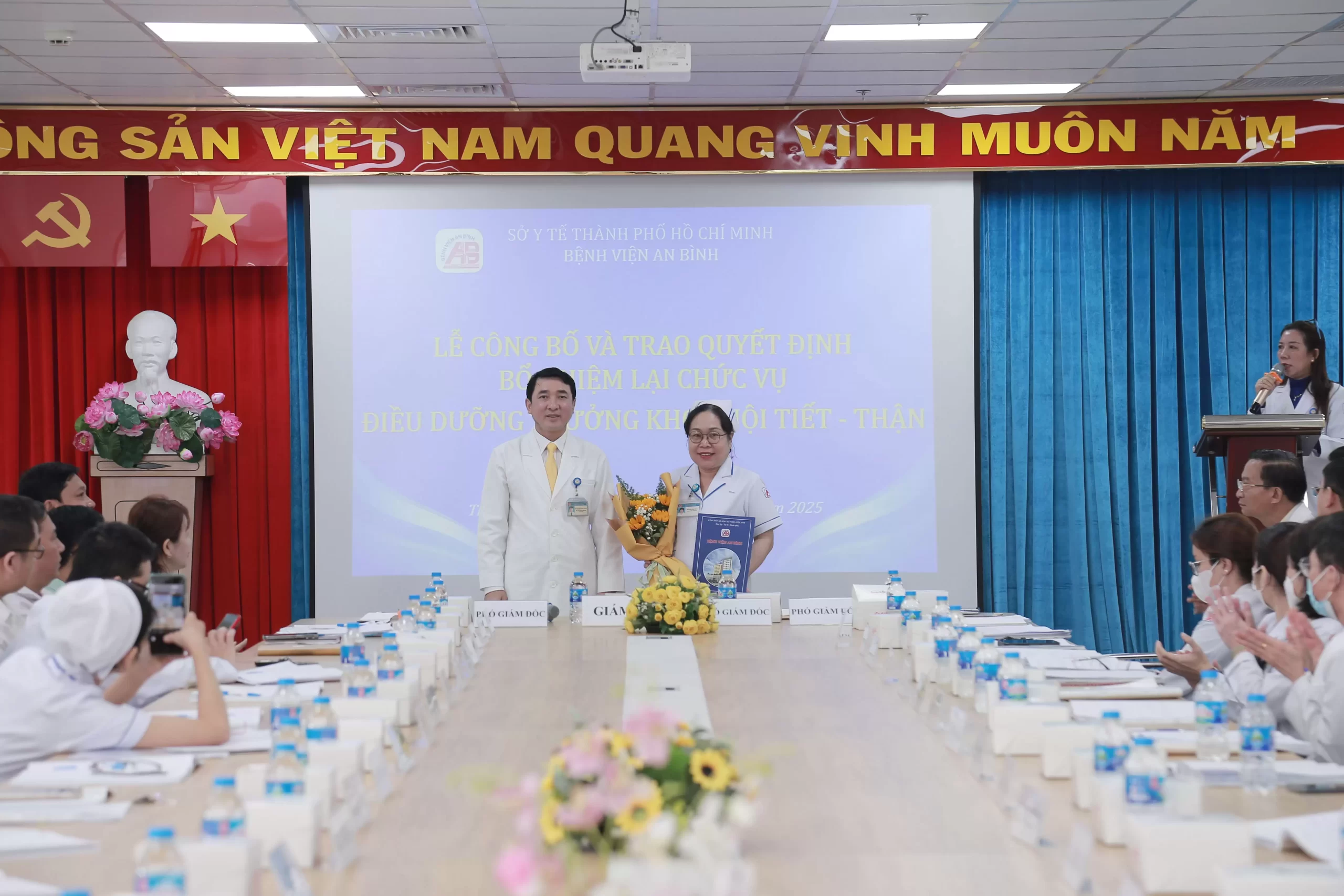 Bệnh viện An Bình tổ chức lễ công bố và trao quyết định bổ nhiệm, bổ nhiệm lại 01/12/2025
