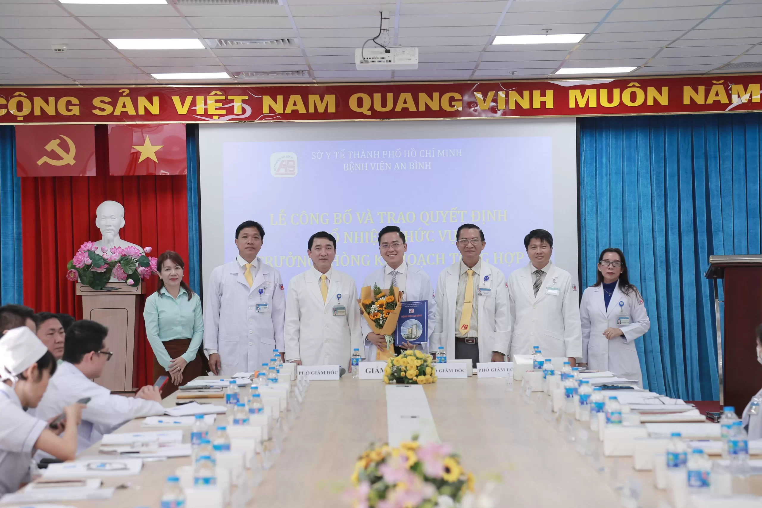 Bệnh viện An Bình tổ chức lễ công bố và trao quyết định bổ nhiệm, bổ nhiệm lại 01/12/2025